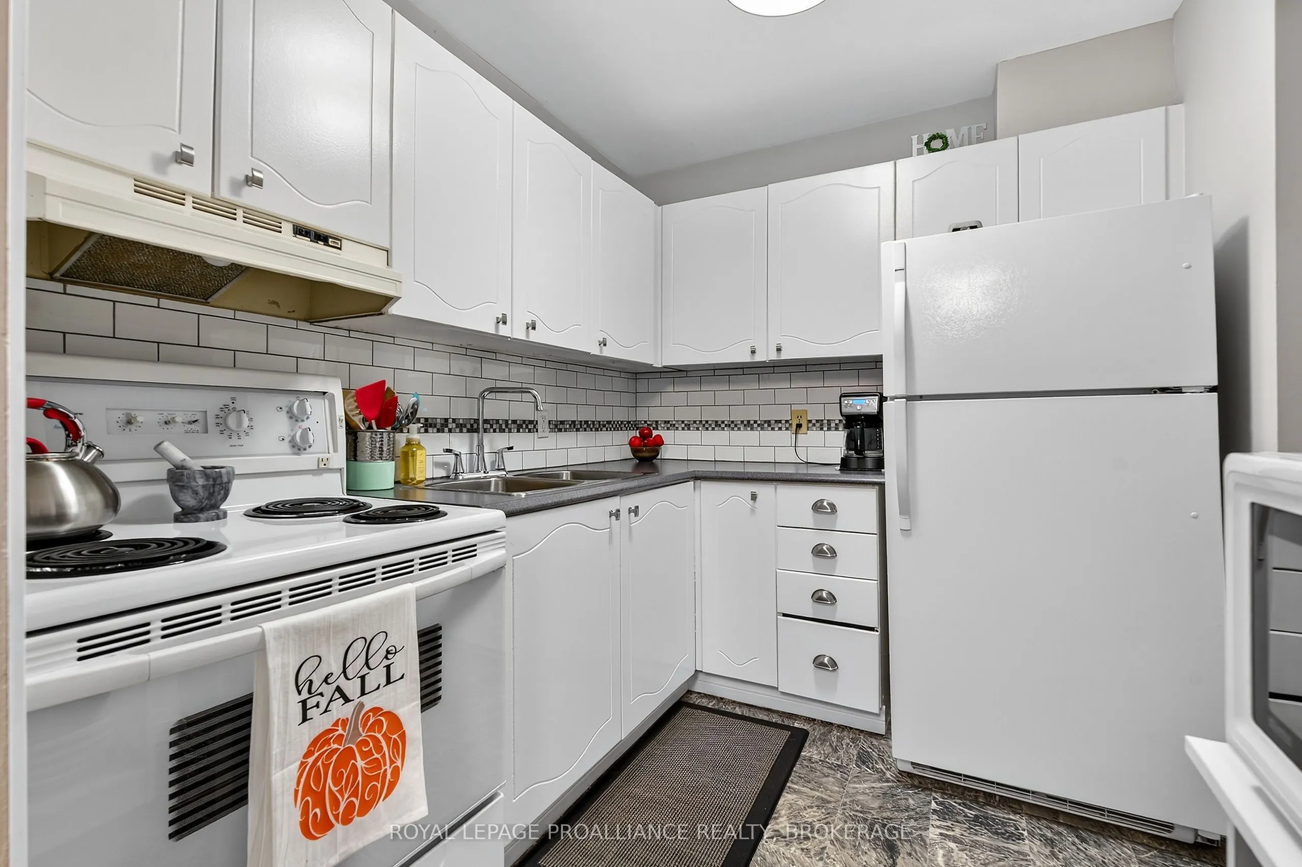 44 St Pauls Place, #1006