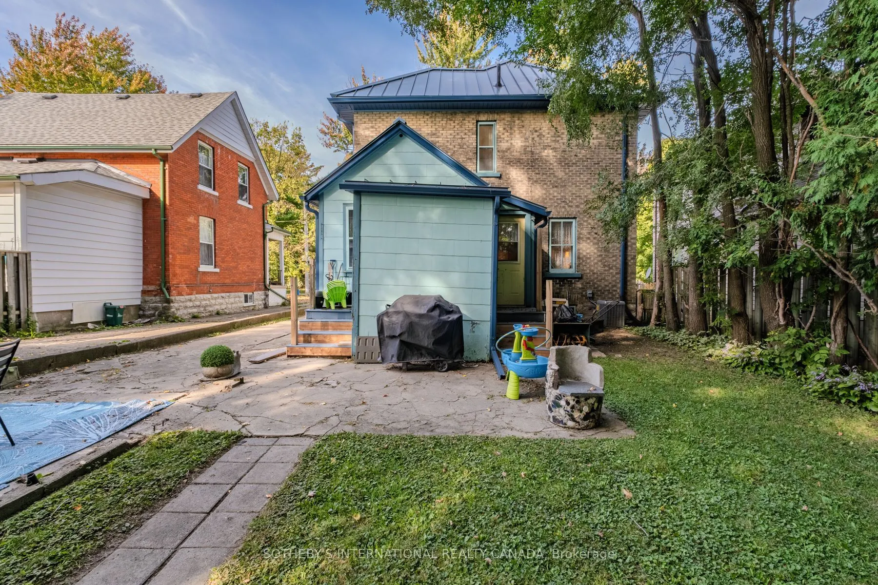 219 Front Street