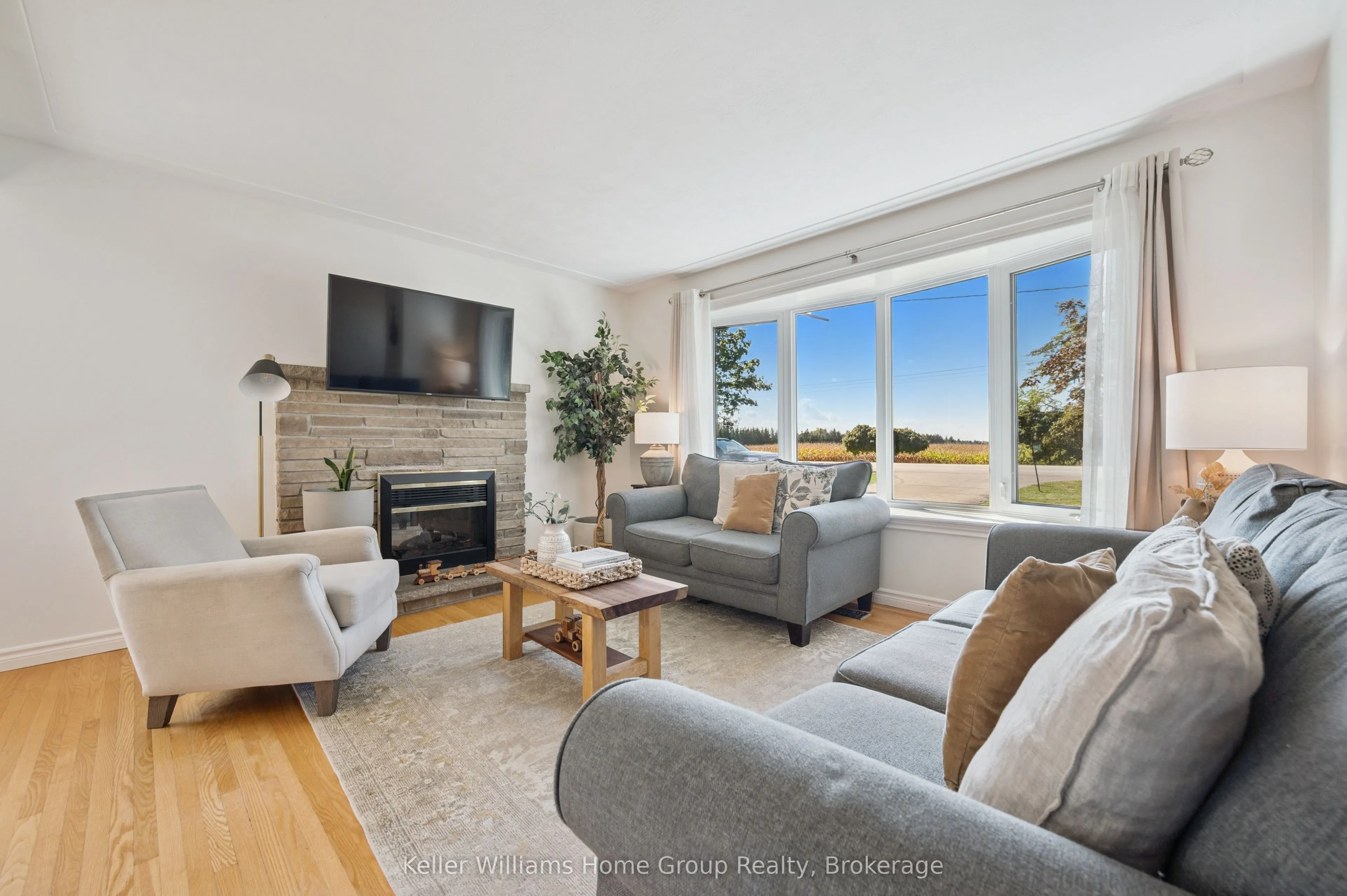 5863 Wellington Road 7 Road