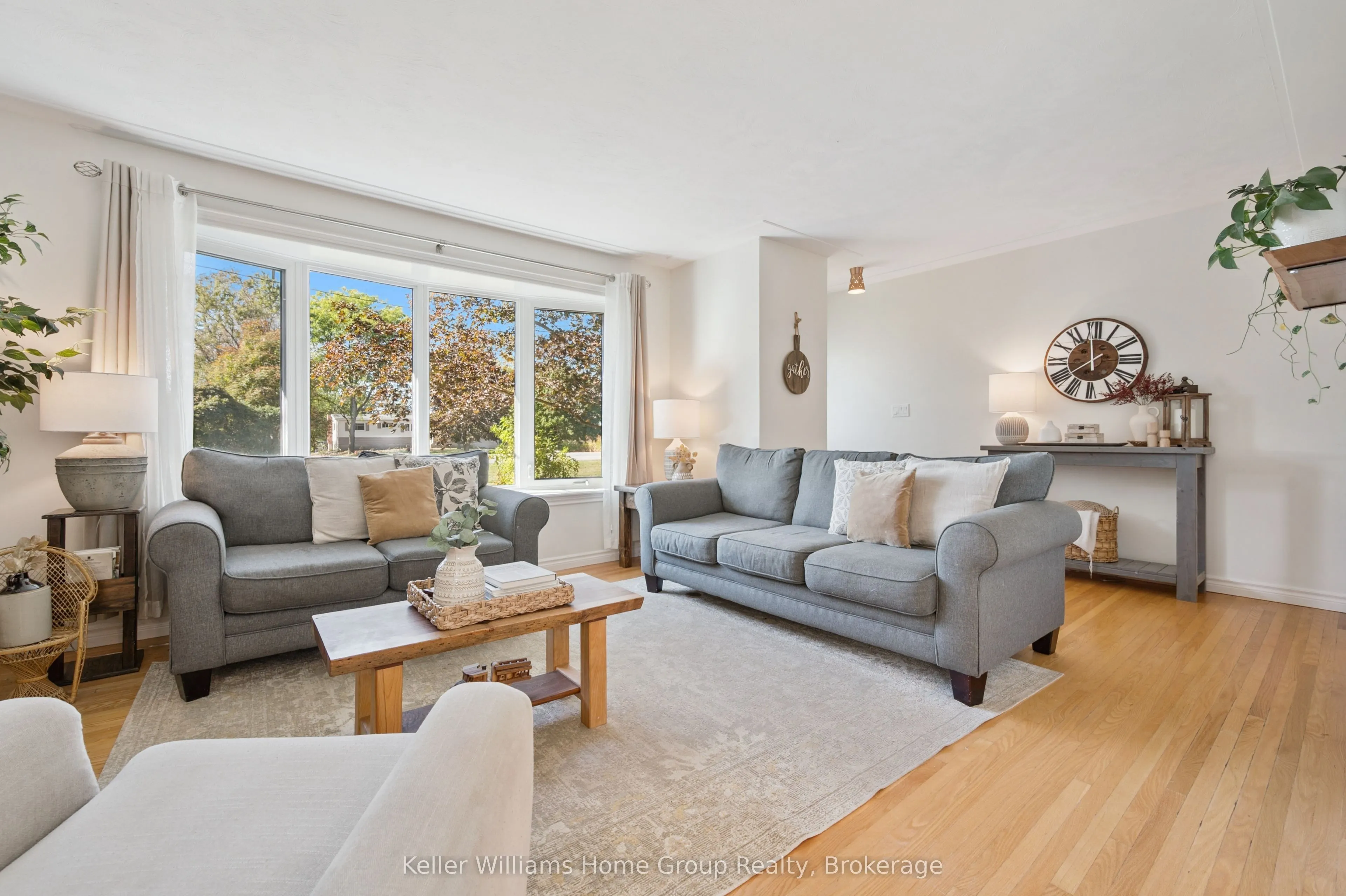 5863 Wellington Road 7 Road