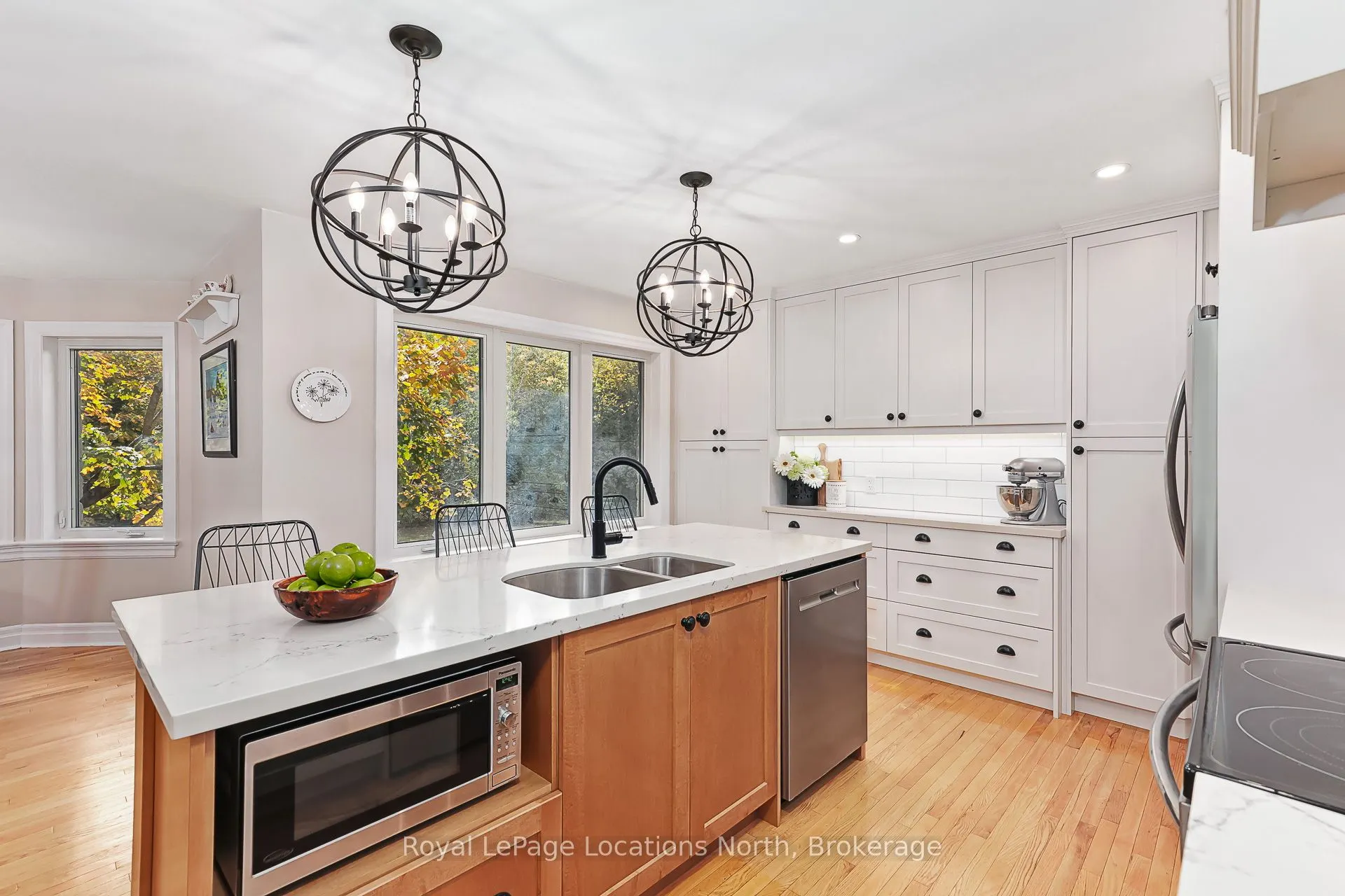 103478 Grey 18 Road