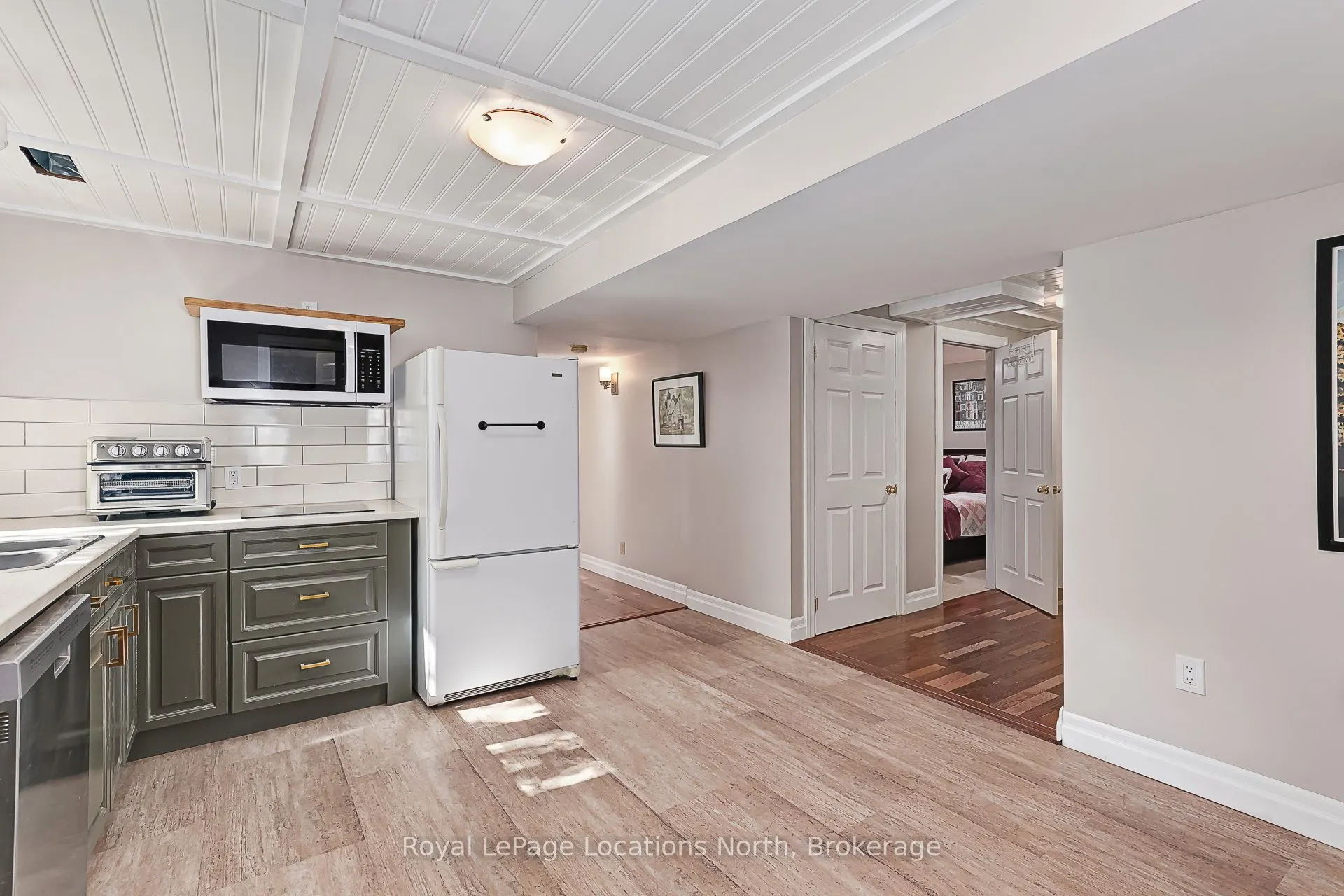103478 Grey 18 Road