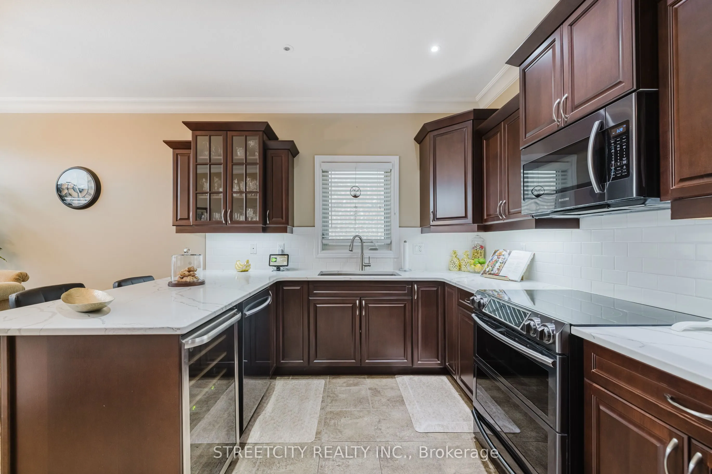 2615 COLONEL TALBOT Road, #15