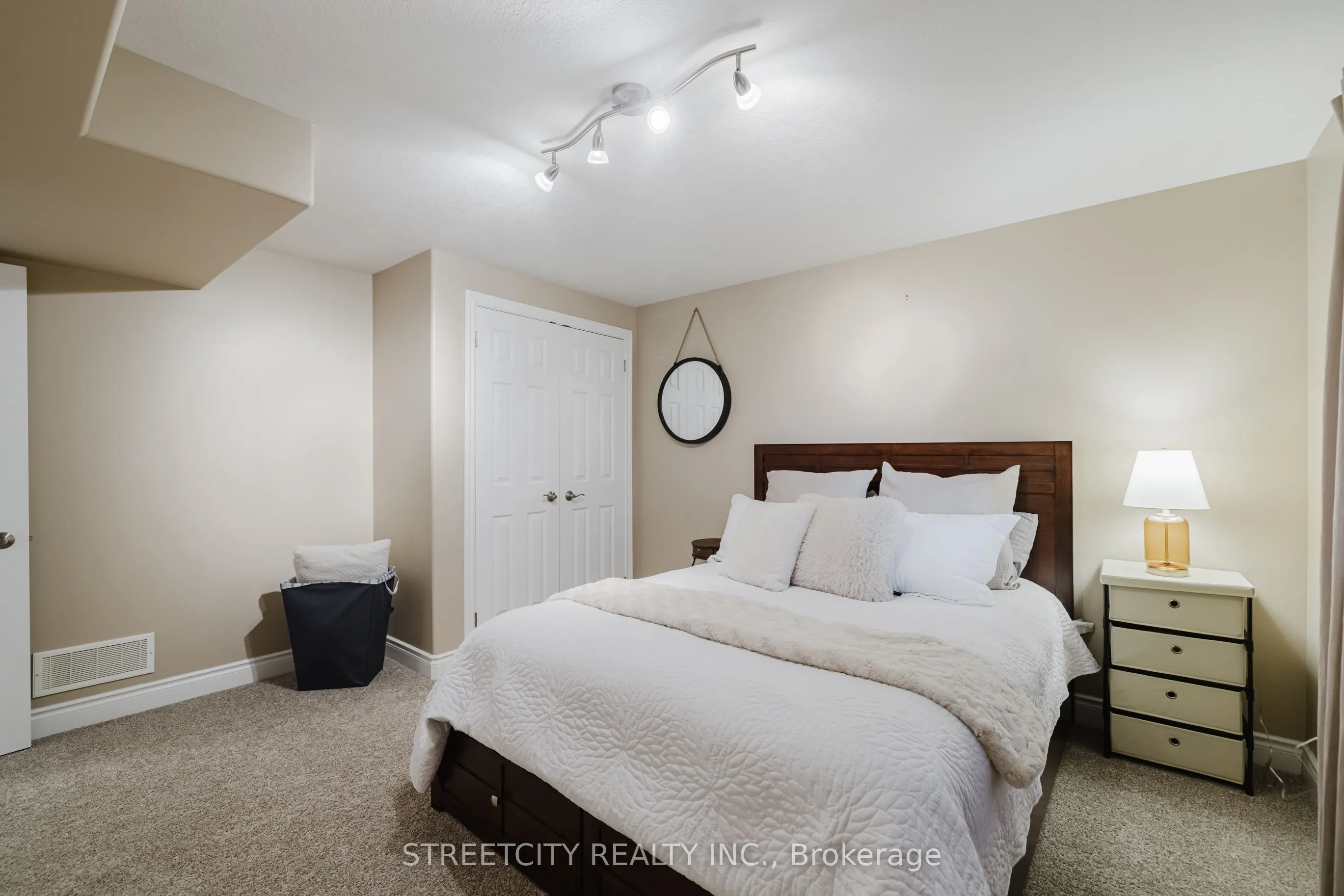 2615 COLONEL TALBOT Road, #15