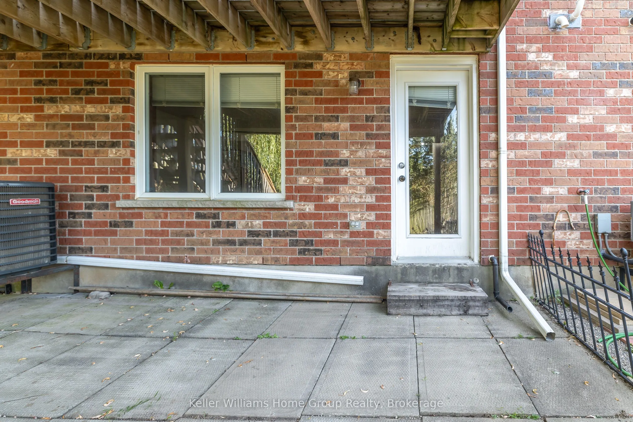42 HASLER Crescent