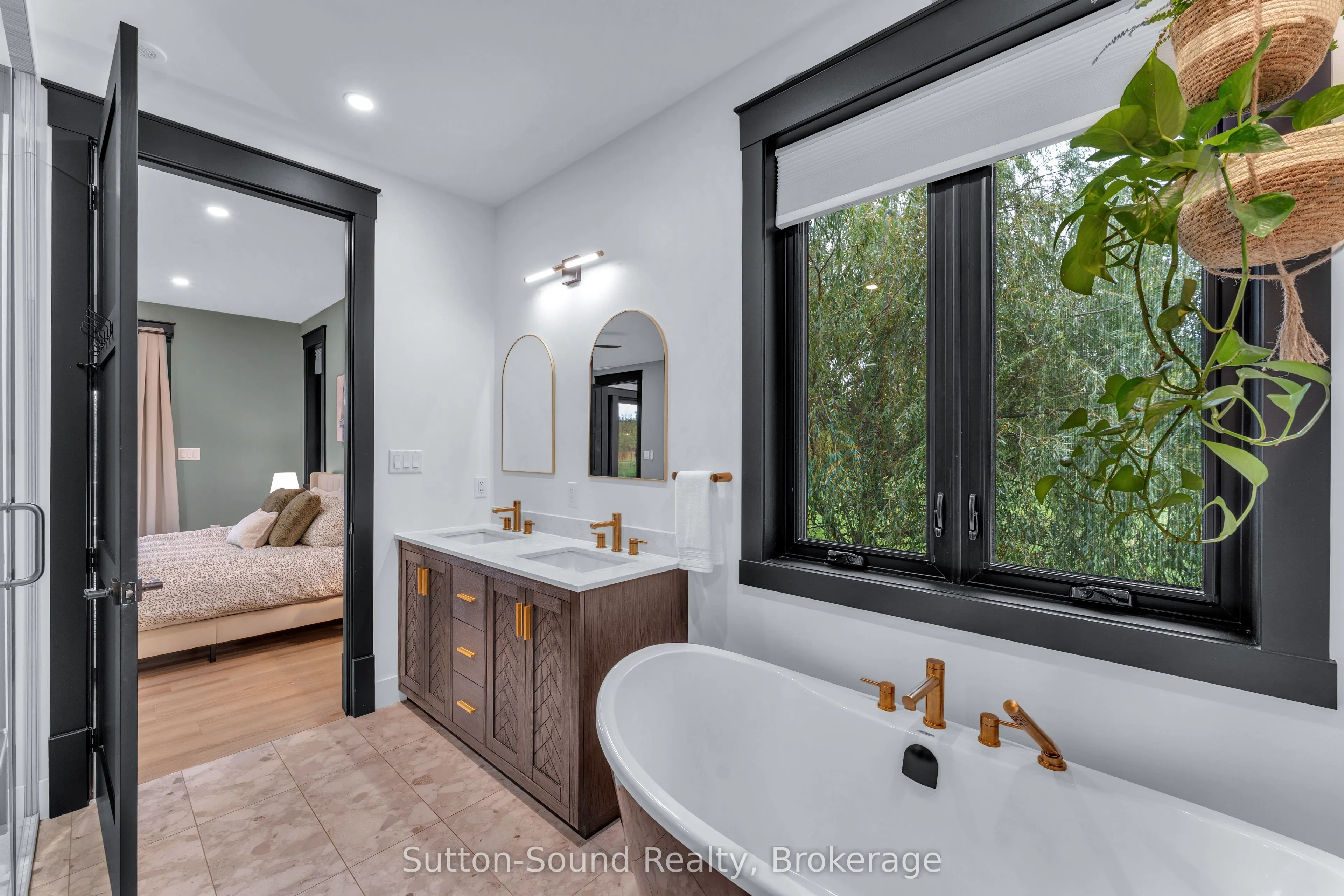 401091 Grey Road 17
