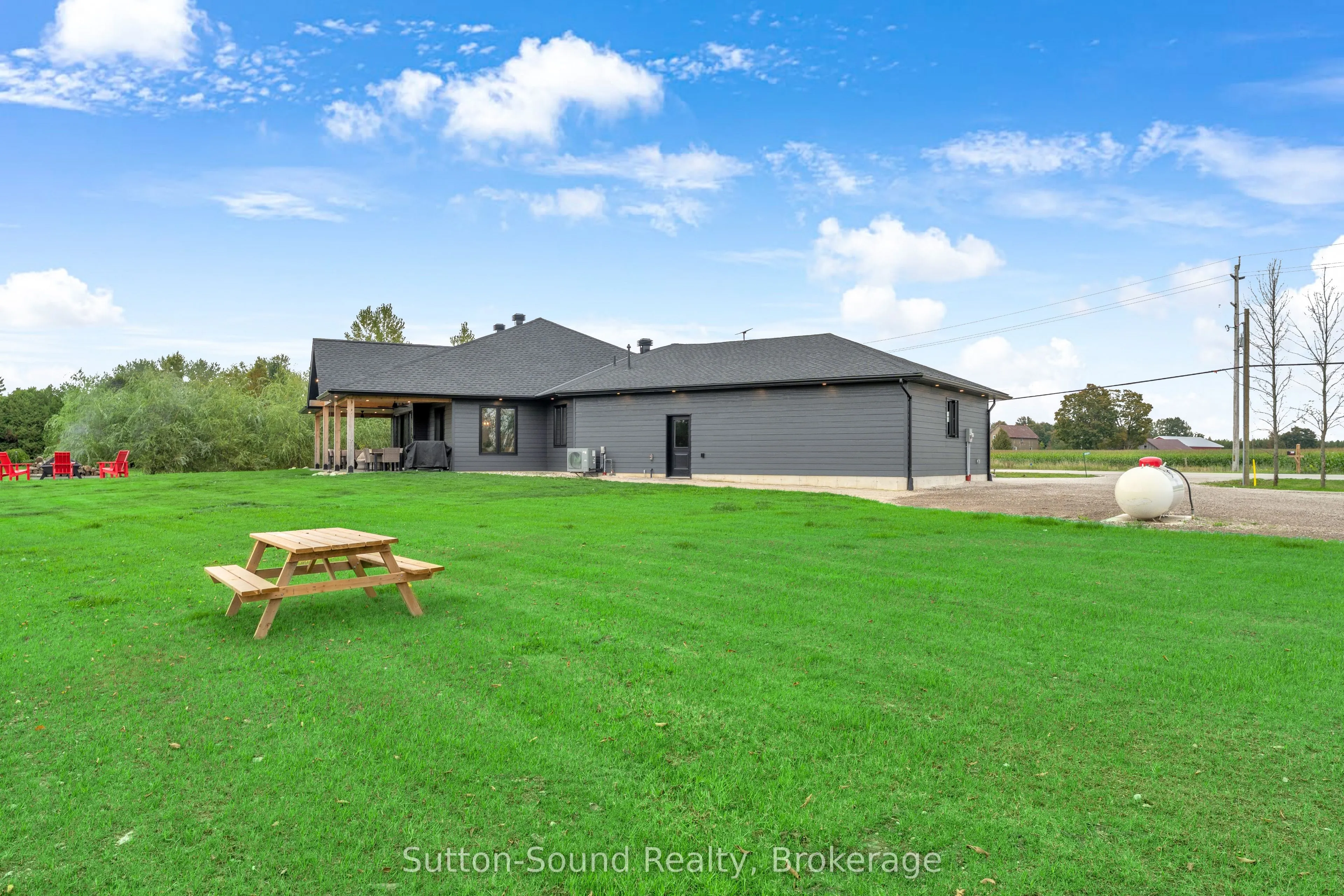 401091 Grey Road 17