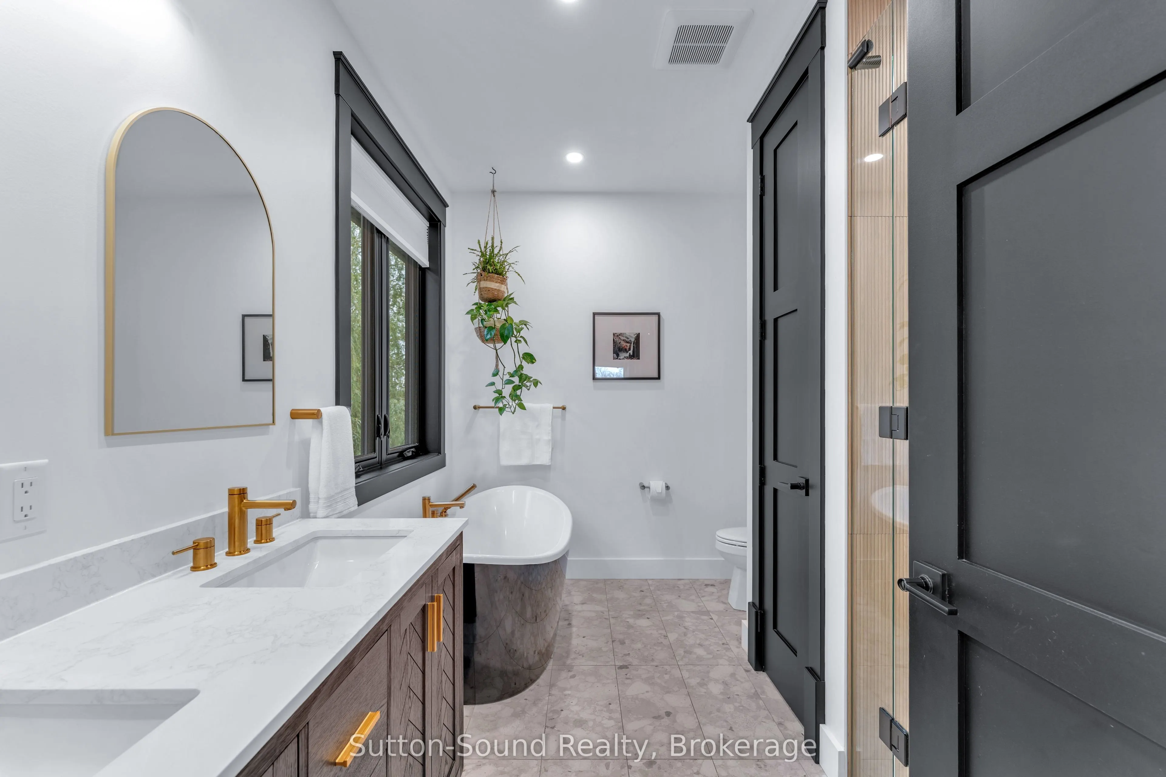 401091 Grey Road 17