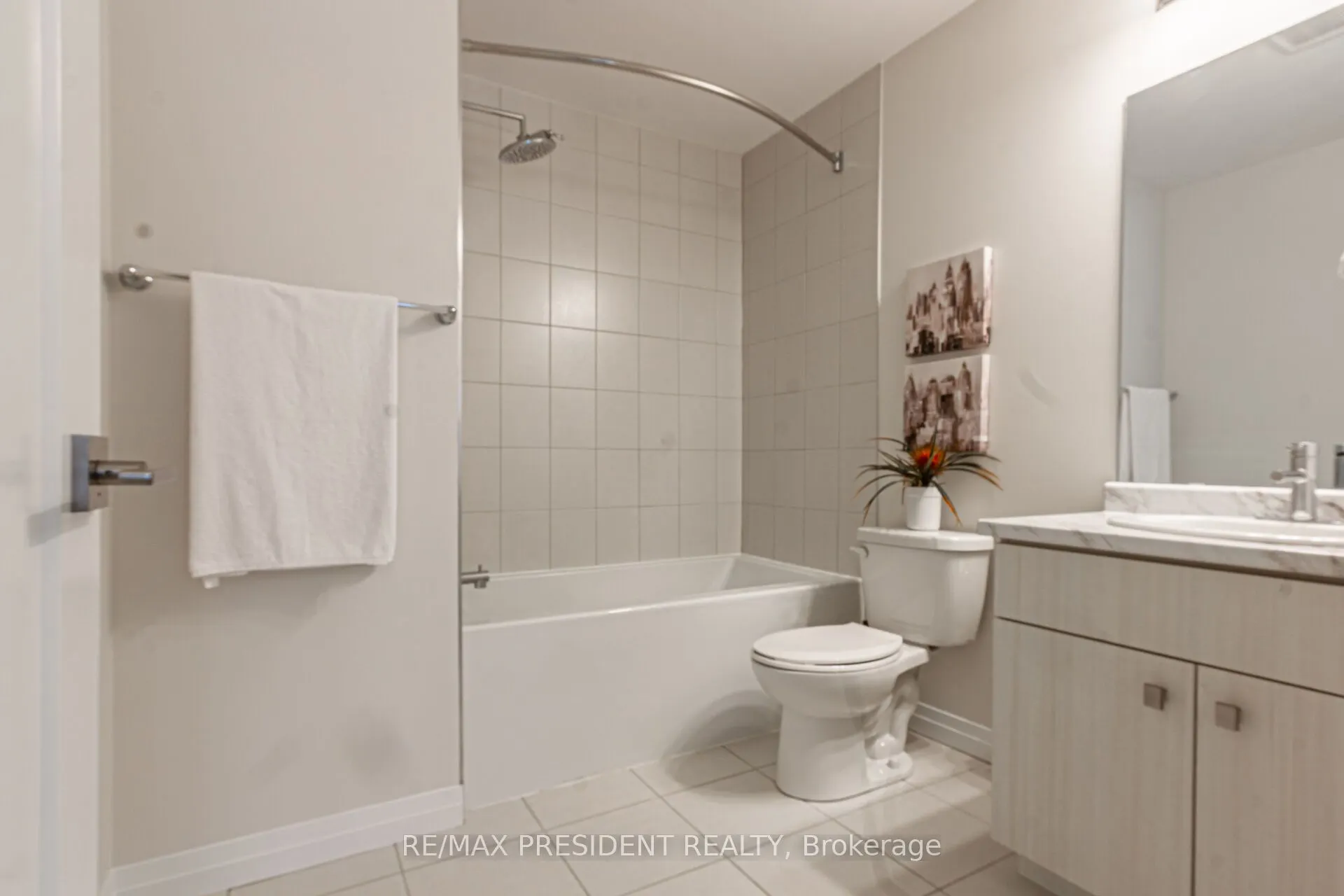 25 Greenwich Avenue