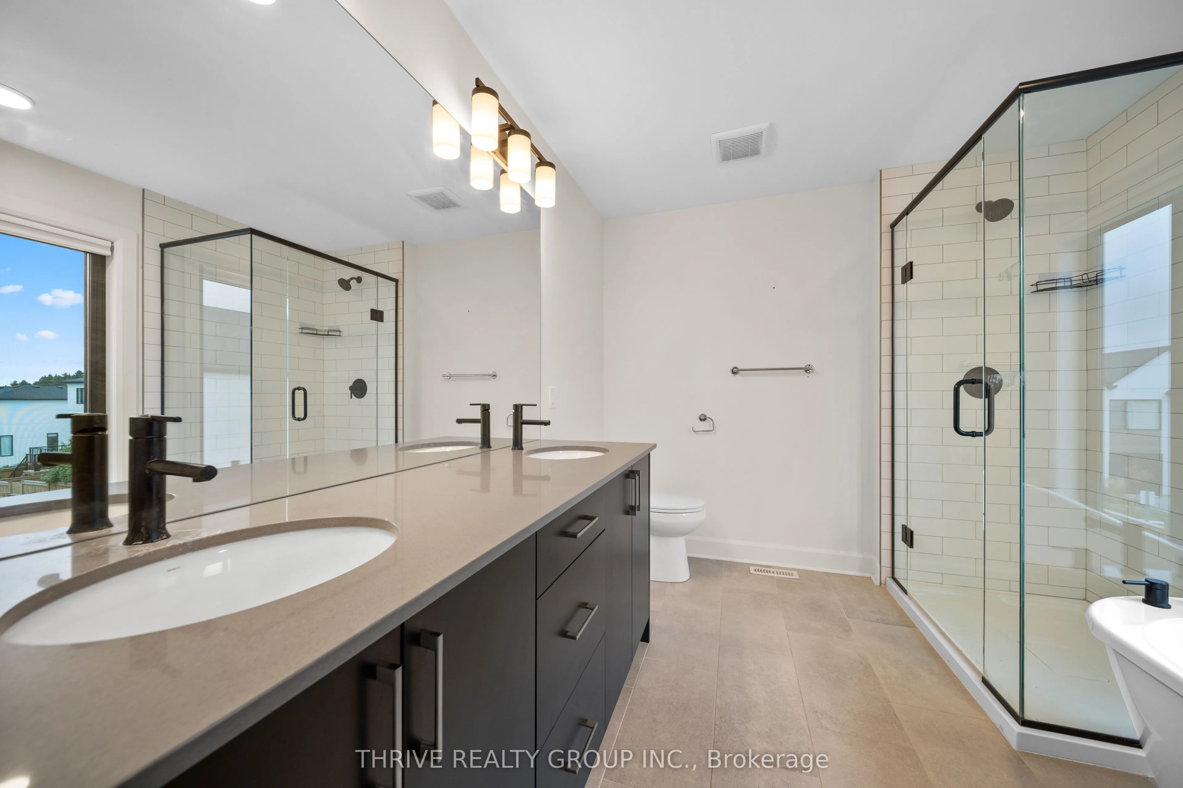 947 UPPERPOINT Avenue