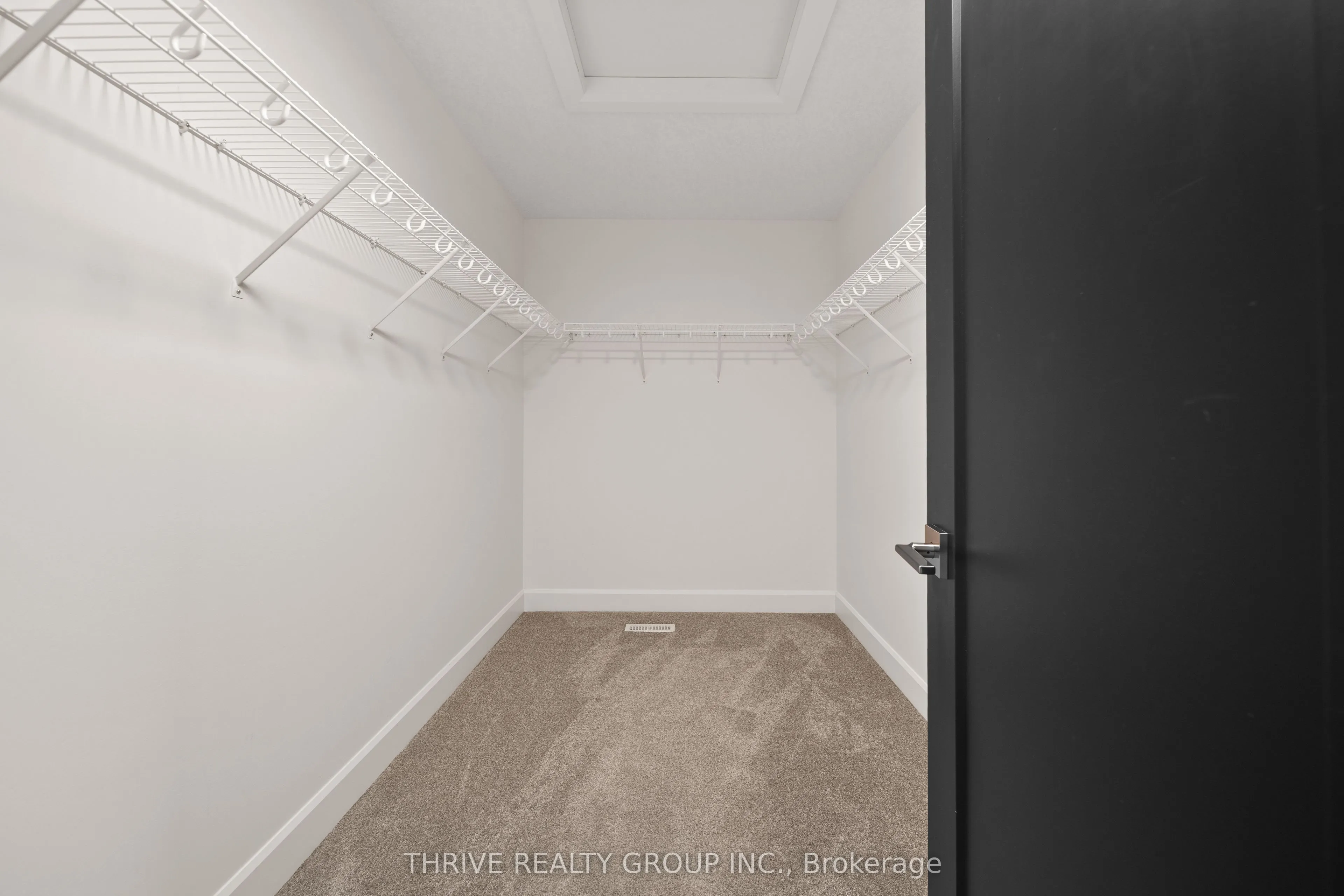947 UPPERPOINT Avenue