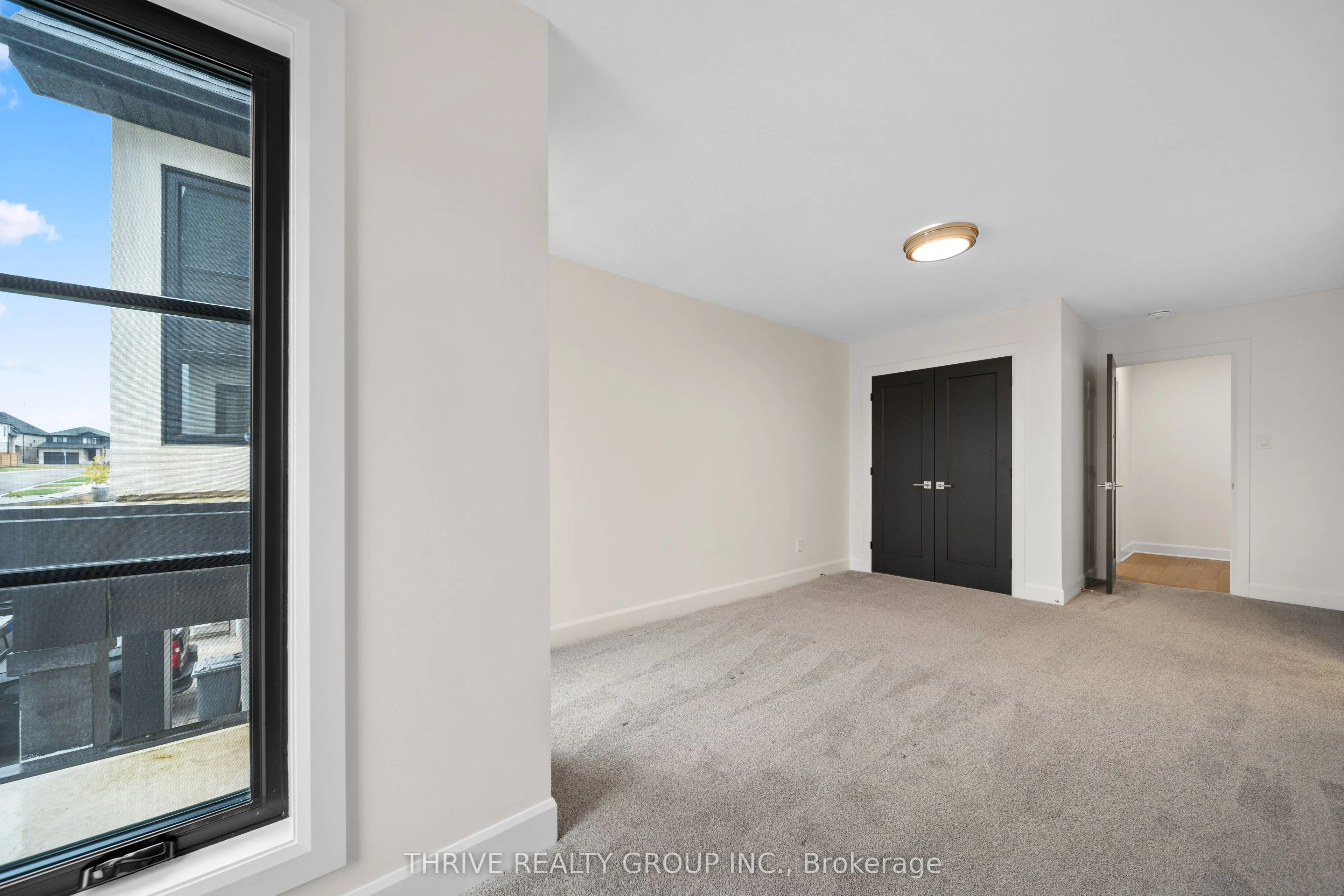 947 UPPERPOINT Avenue