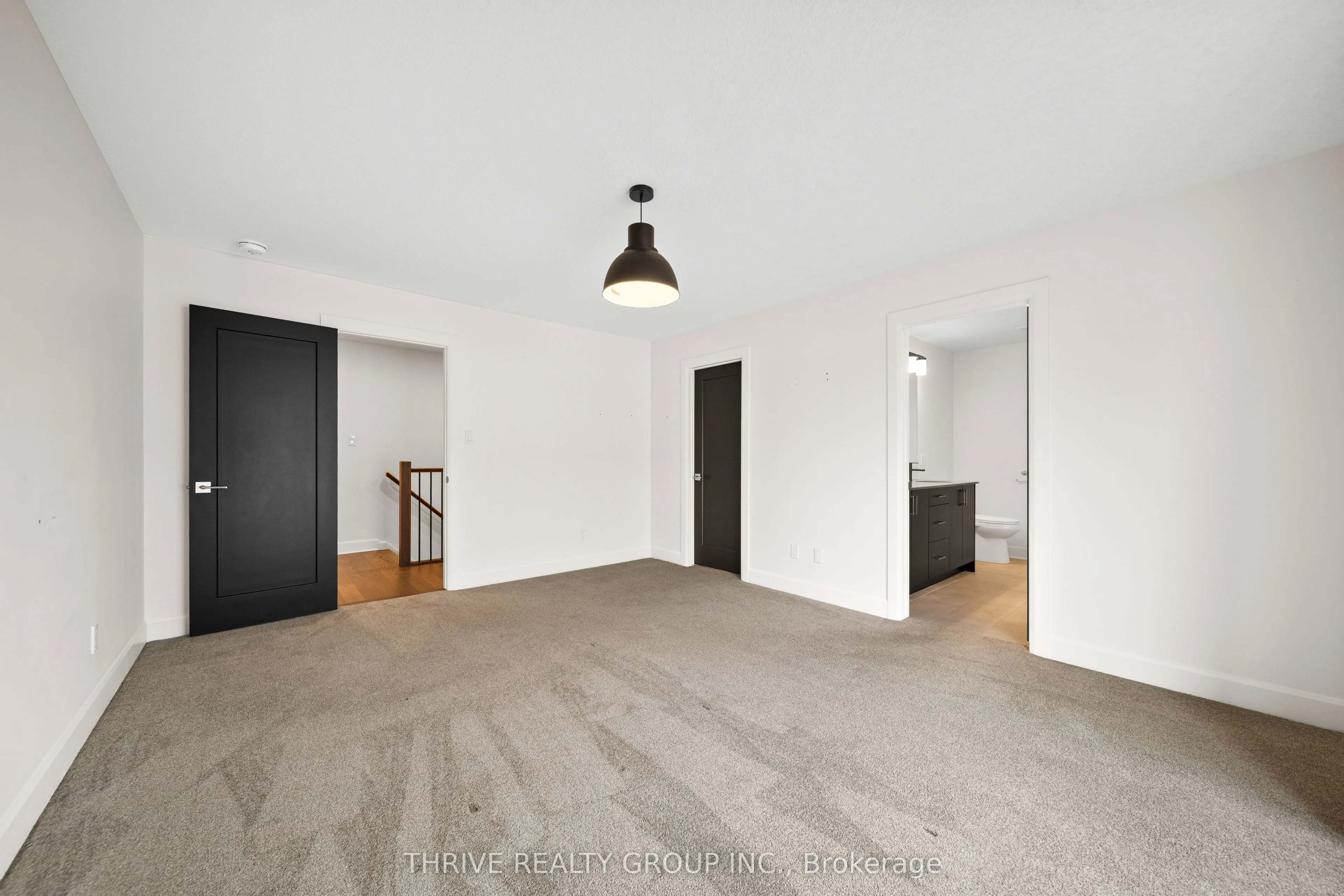 947 UPPERPOINT Avenue