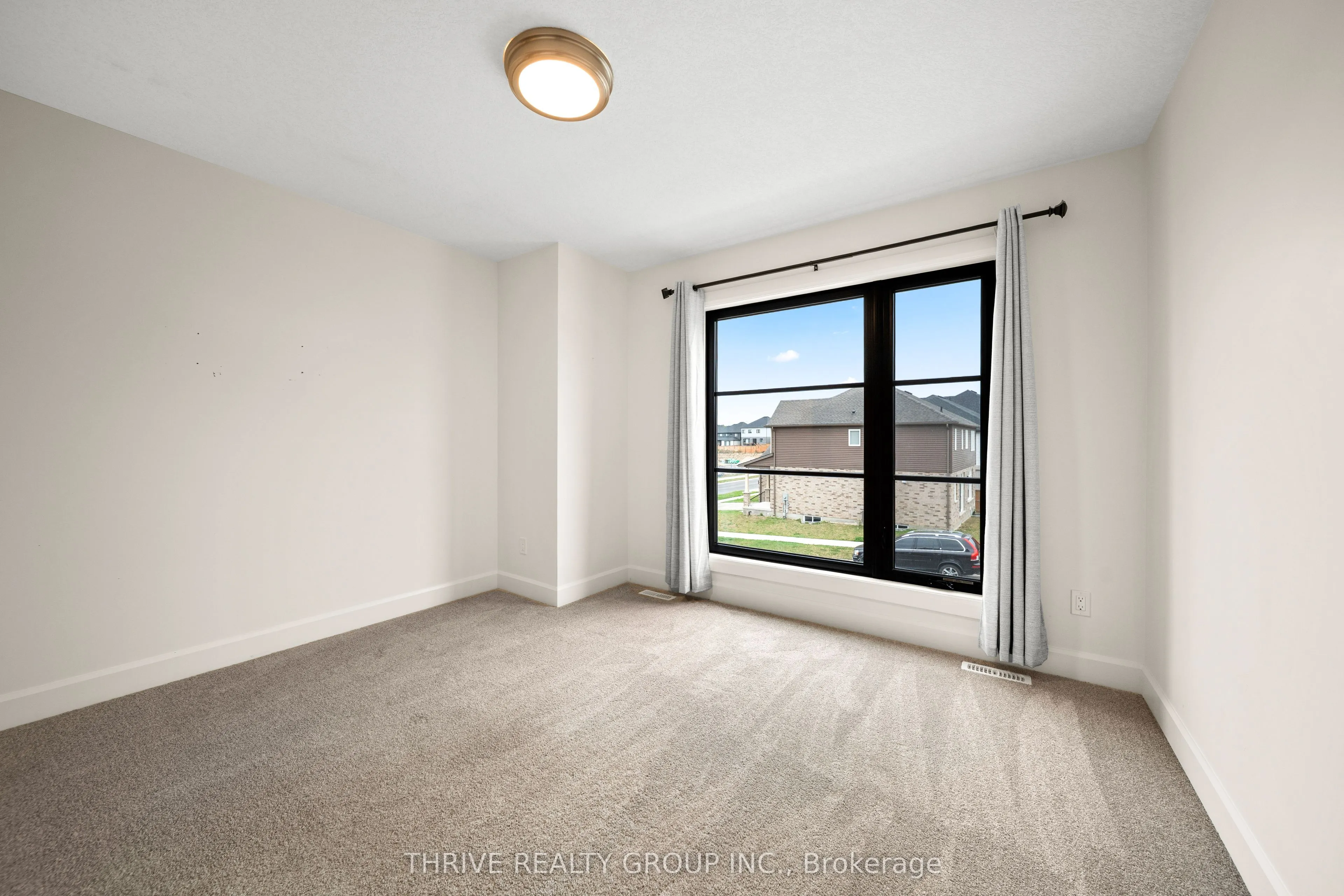947 UPPERPOINT Avenue