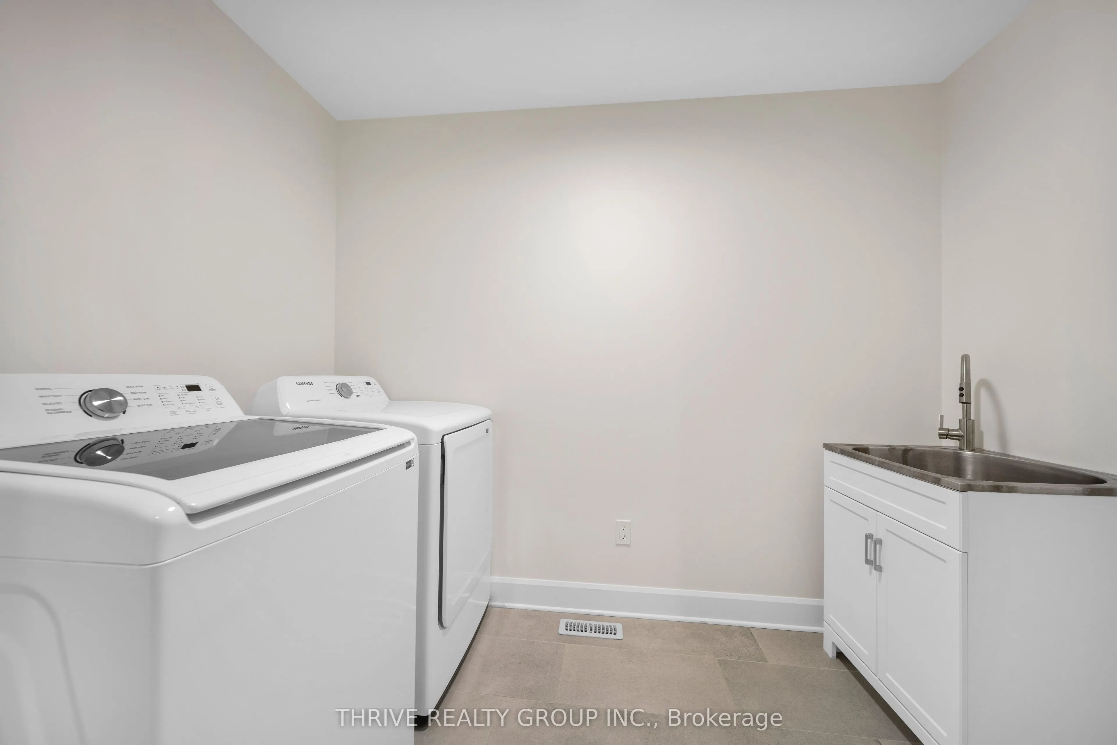 947 UPPERPOINT Avenue