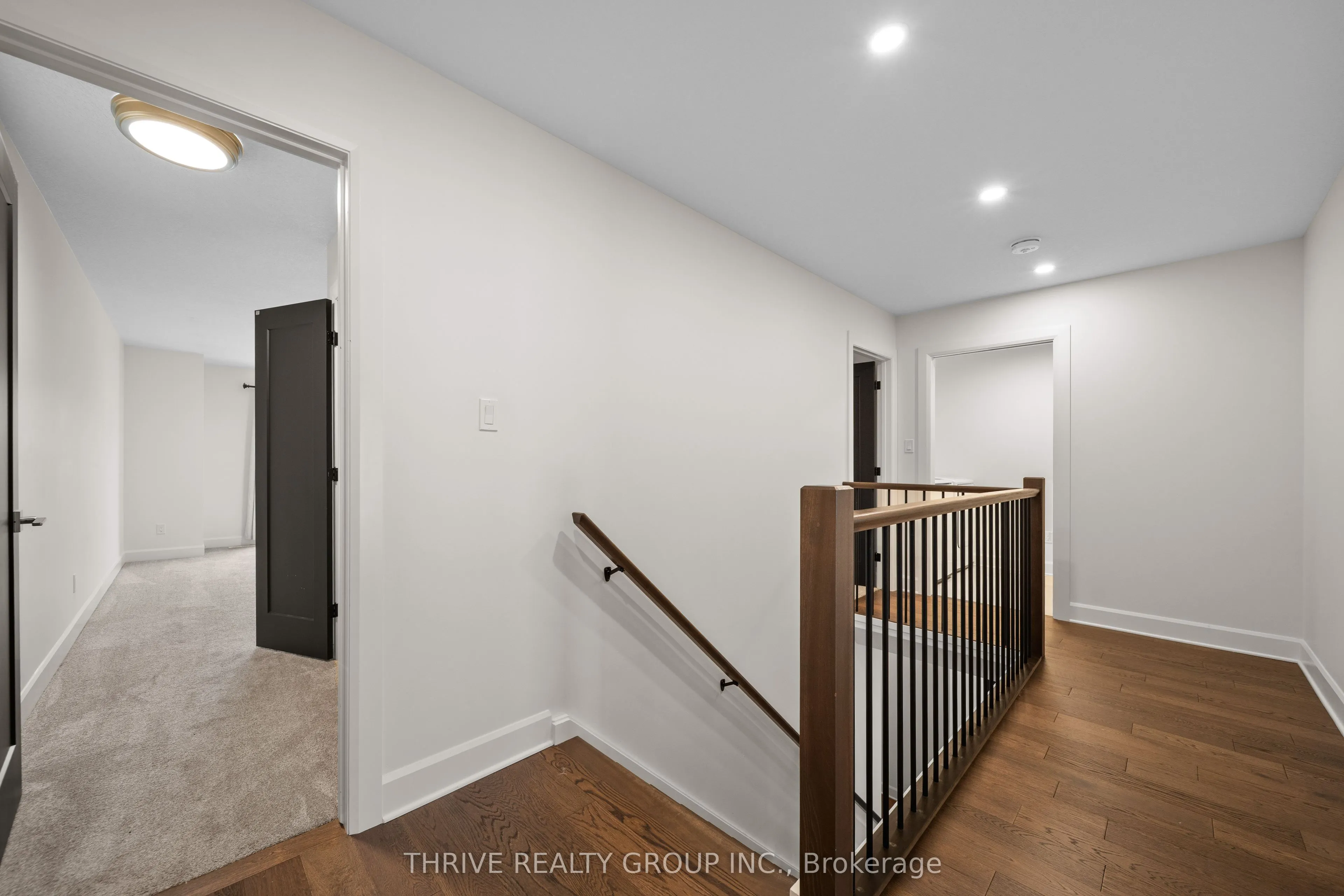 947 UPPERPOINT Avenue