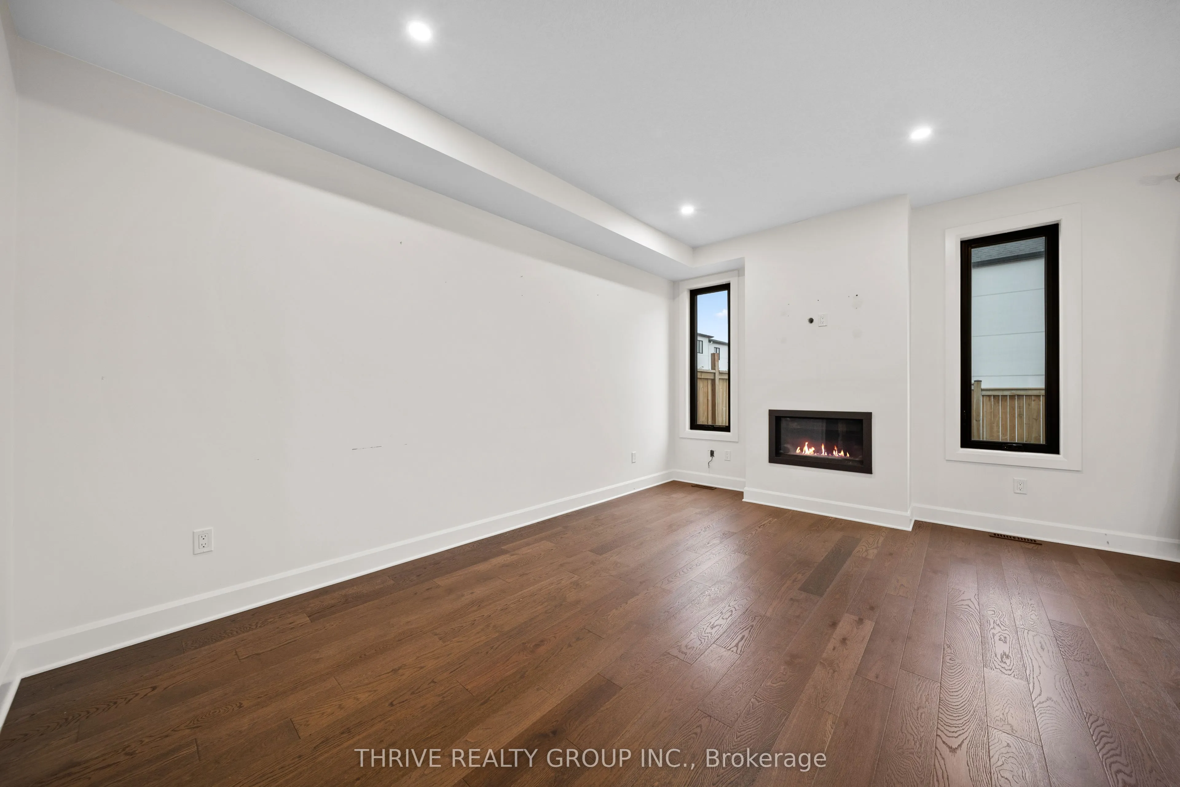 947 UPPERPOINT Avenue