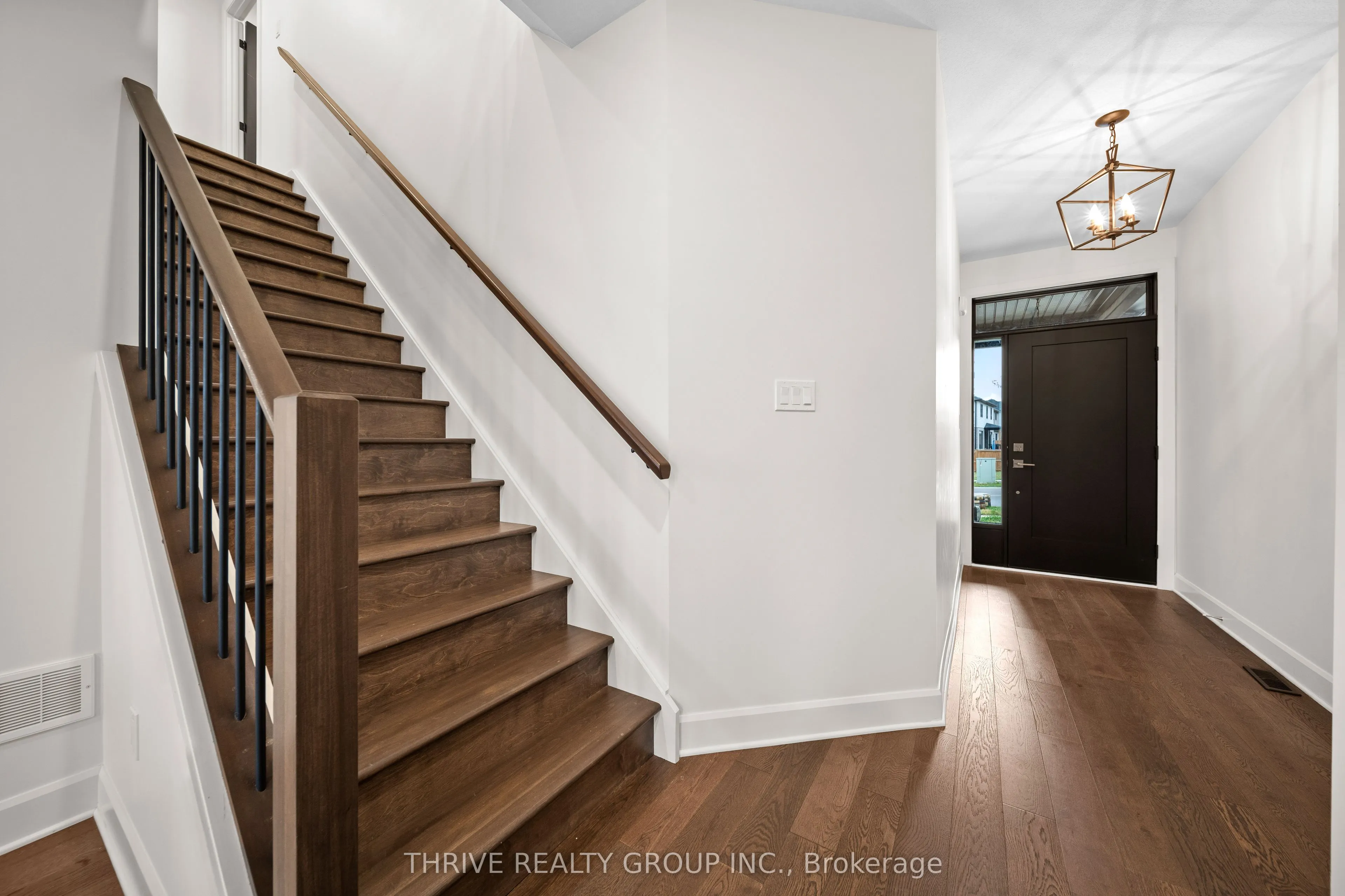 947 UPPERPOINT Avenue