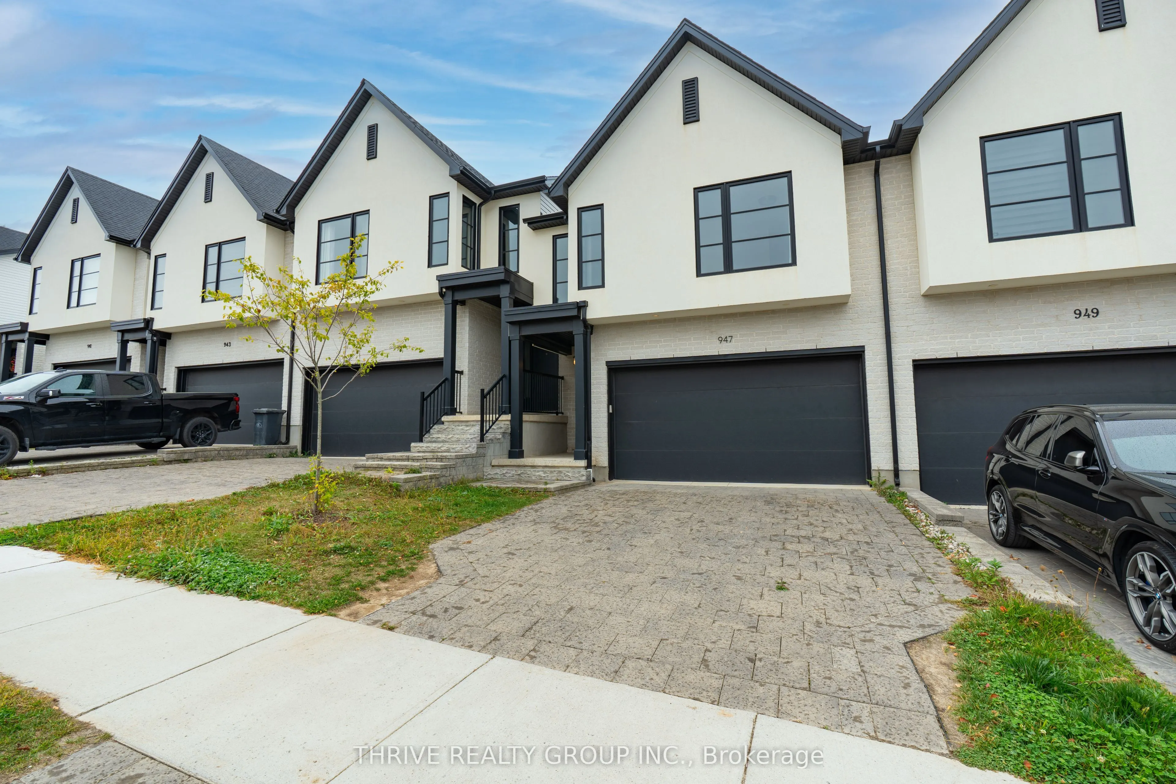 947 UPPERPOINT Avenue