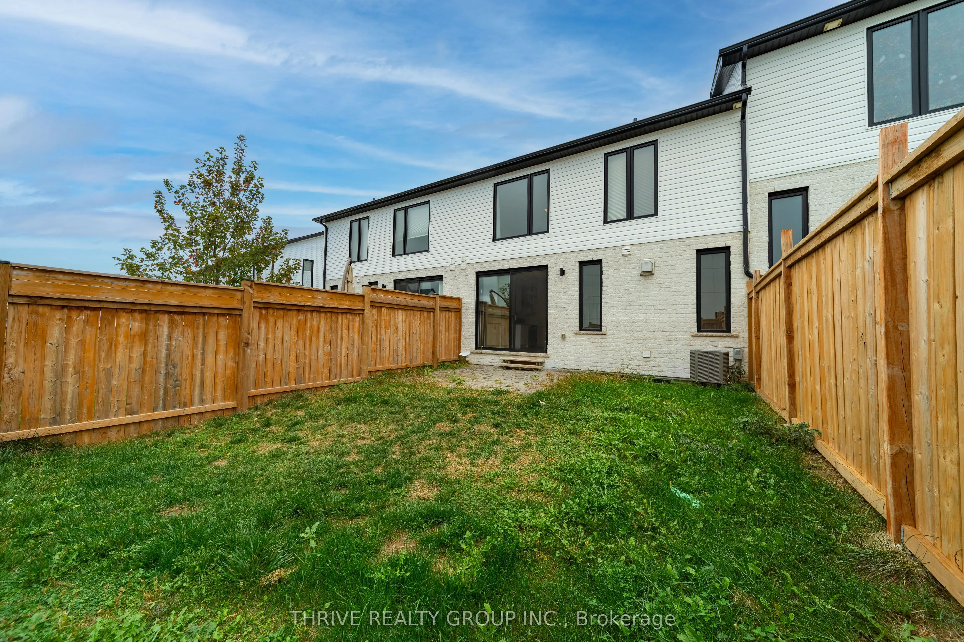 947 UPPERPOINT Avenue