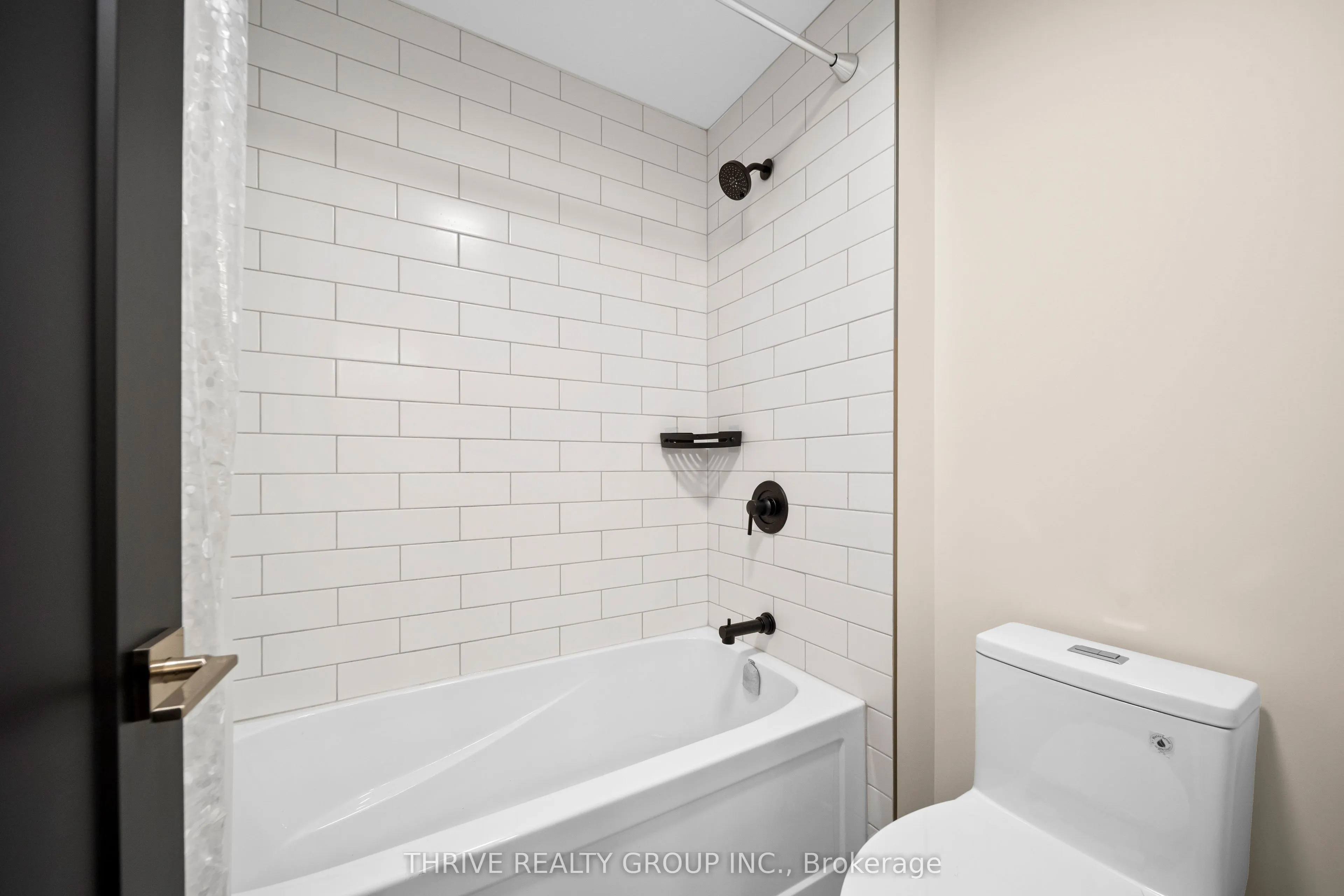947 UPPERPOINT Avenue