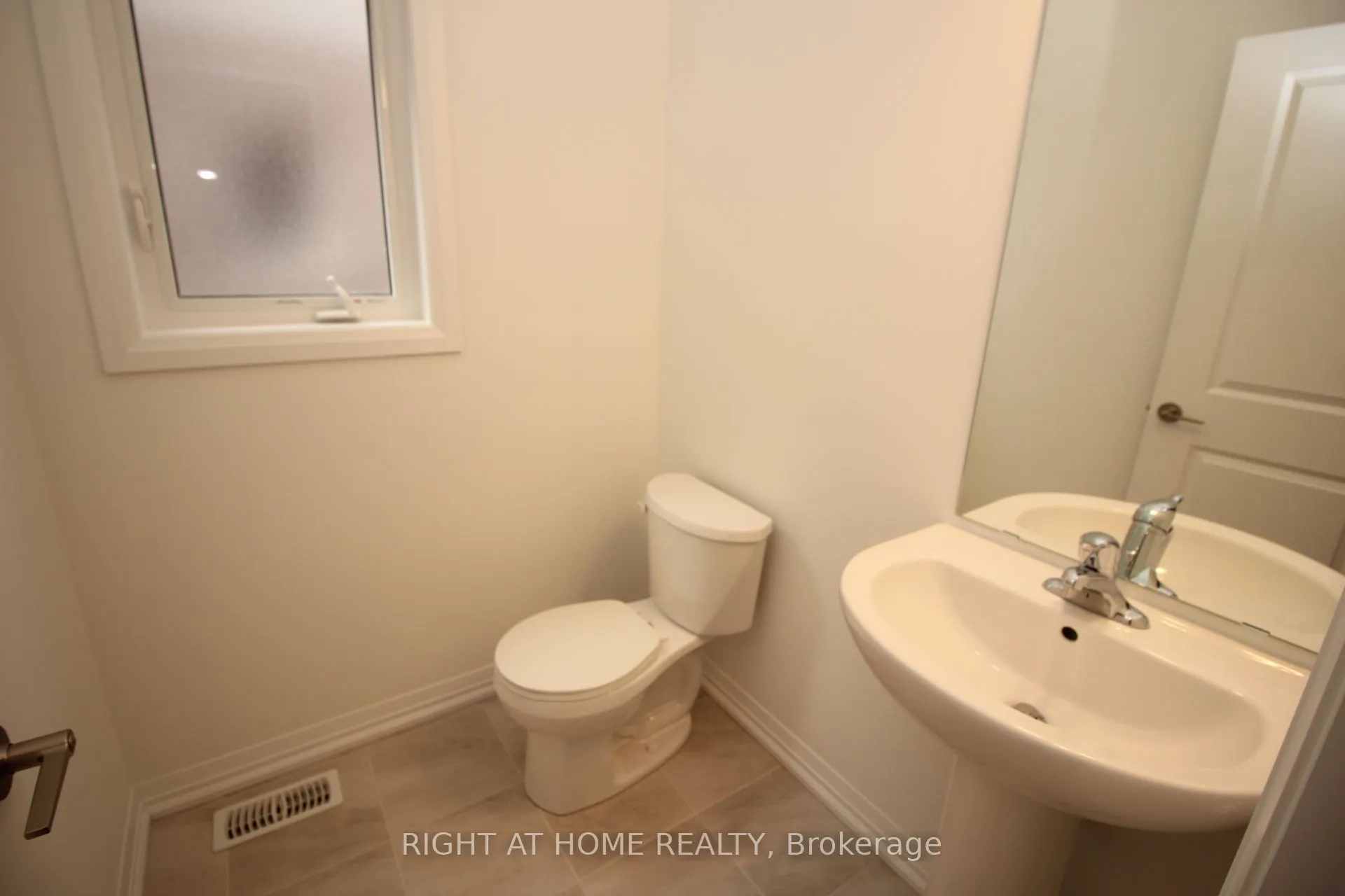 136 Alicia Crescent