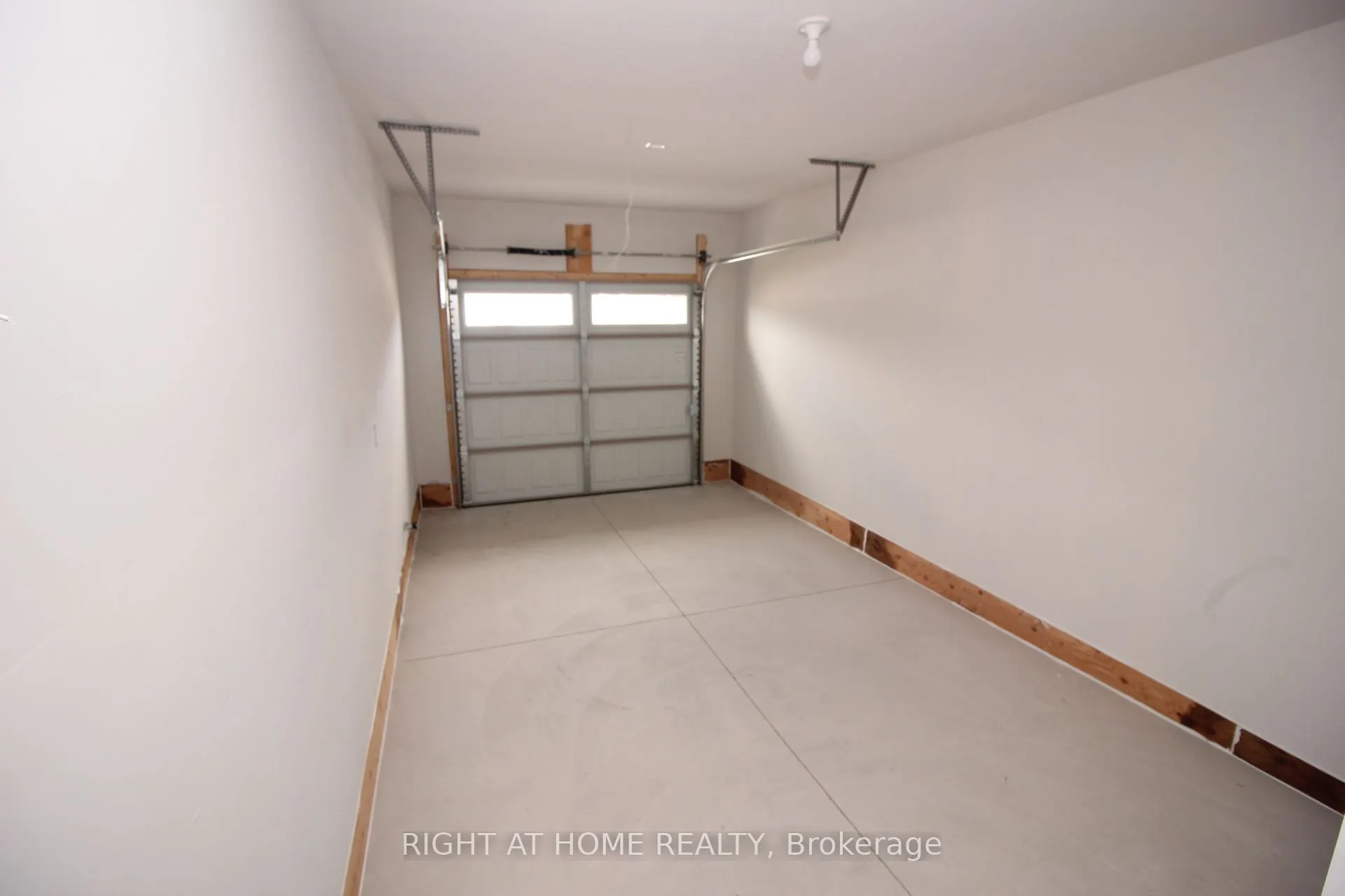136 Alicia Crescent