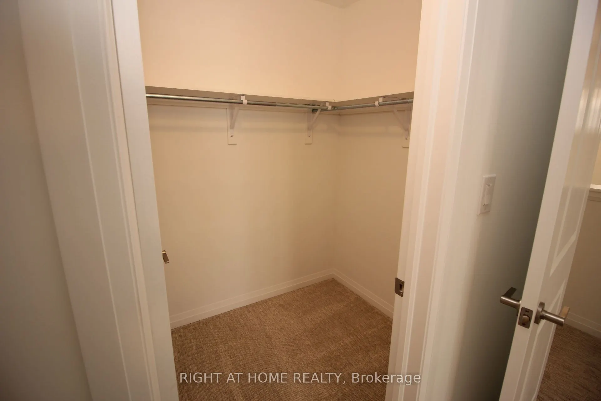 136 Alicia Crescent