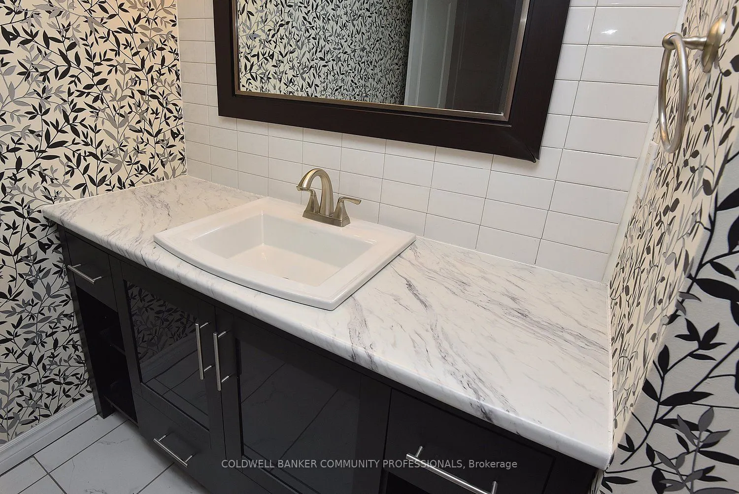 222 Jackson Street W, #606