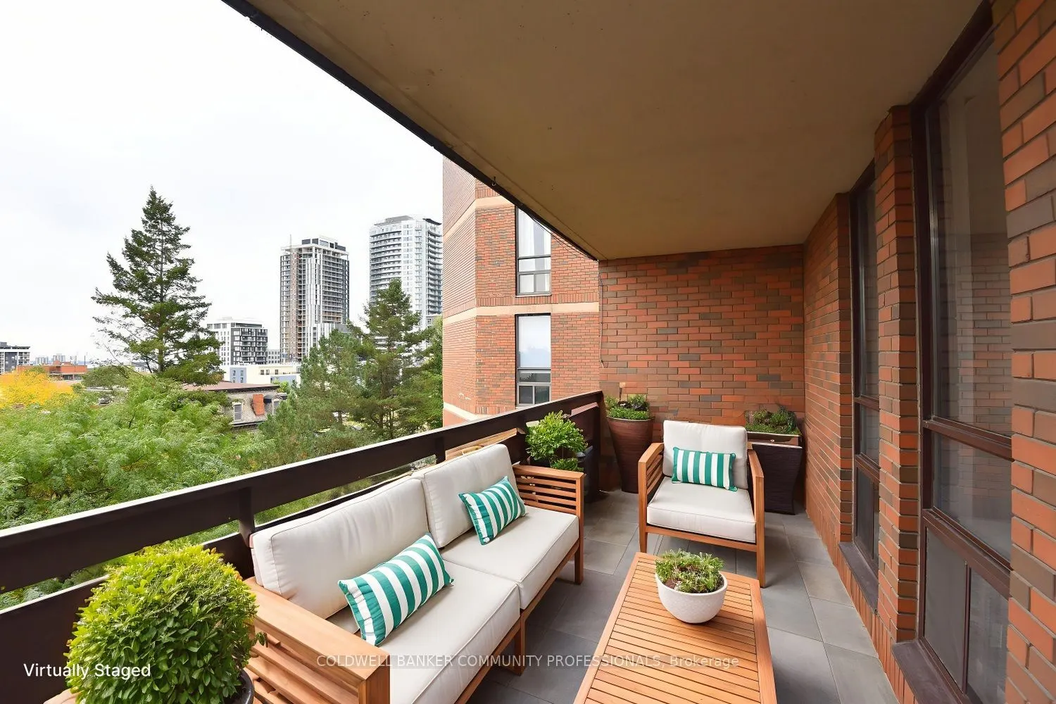 222 Jackson Street W, #606