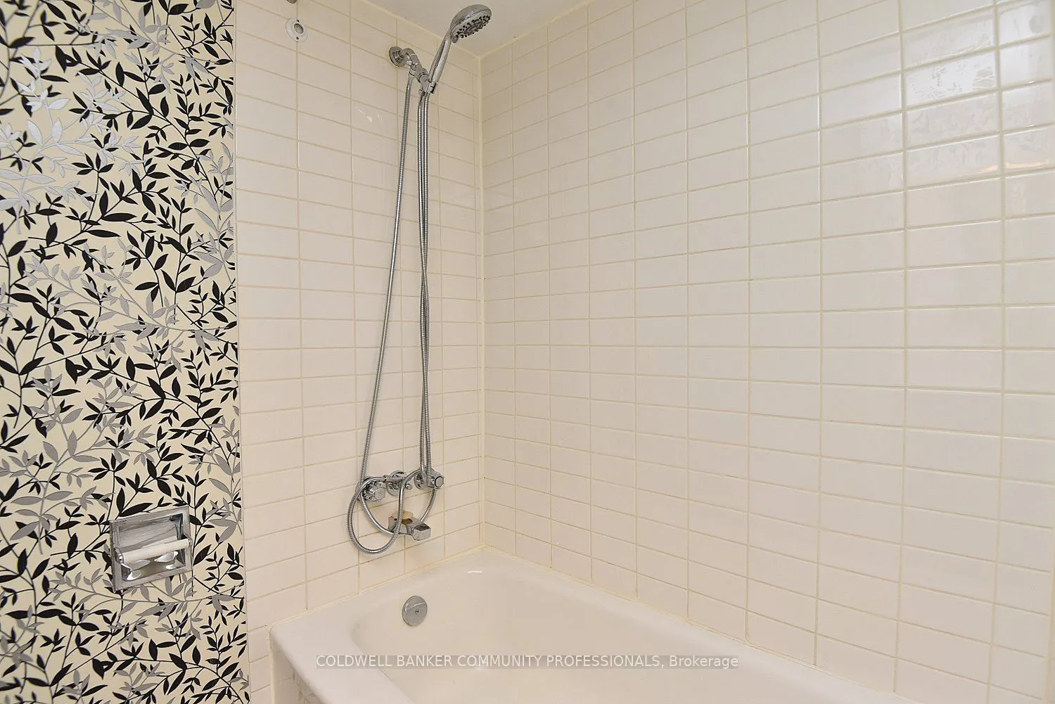 222 Jackson Street W, #606