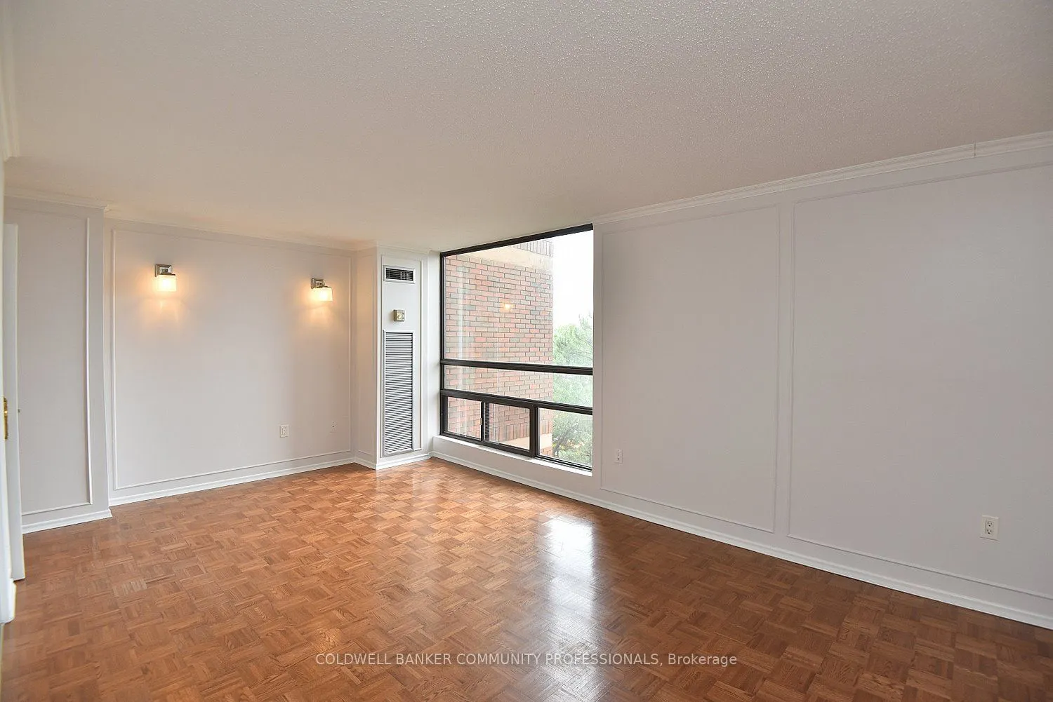 222 Jackson Street W, #606