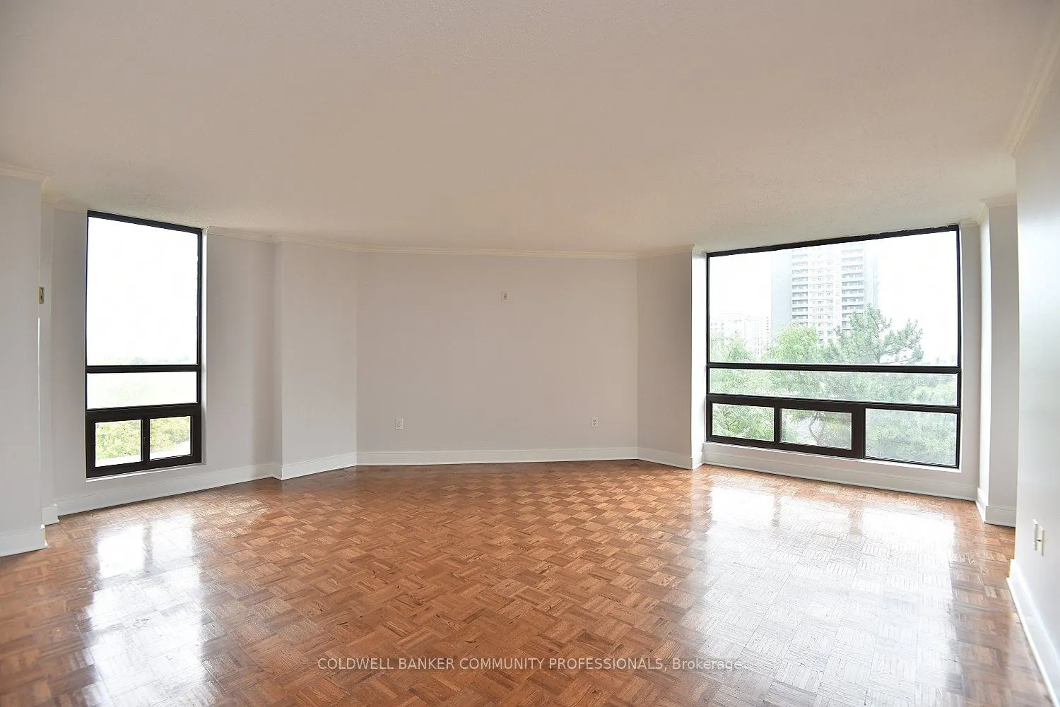 222 Jackson Street W, #606