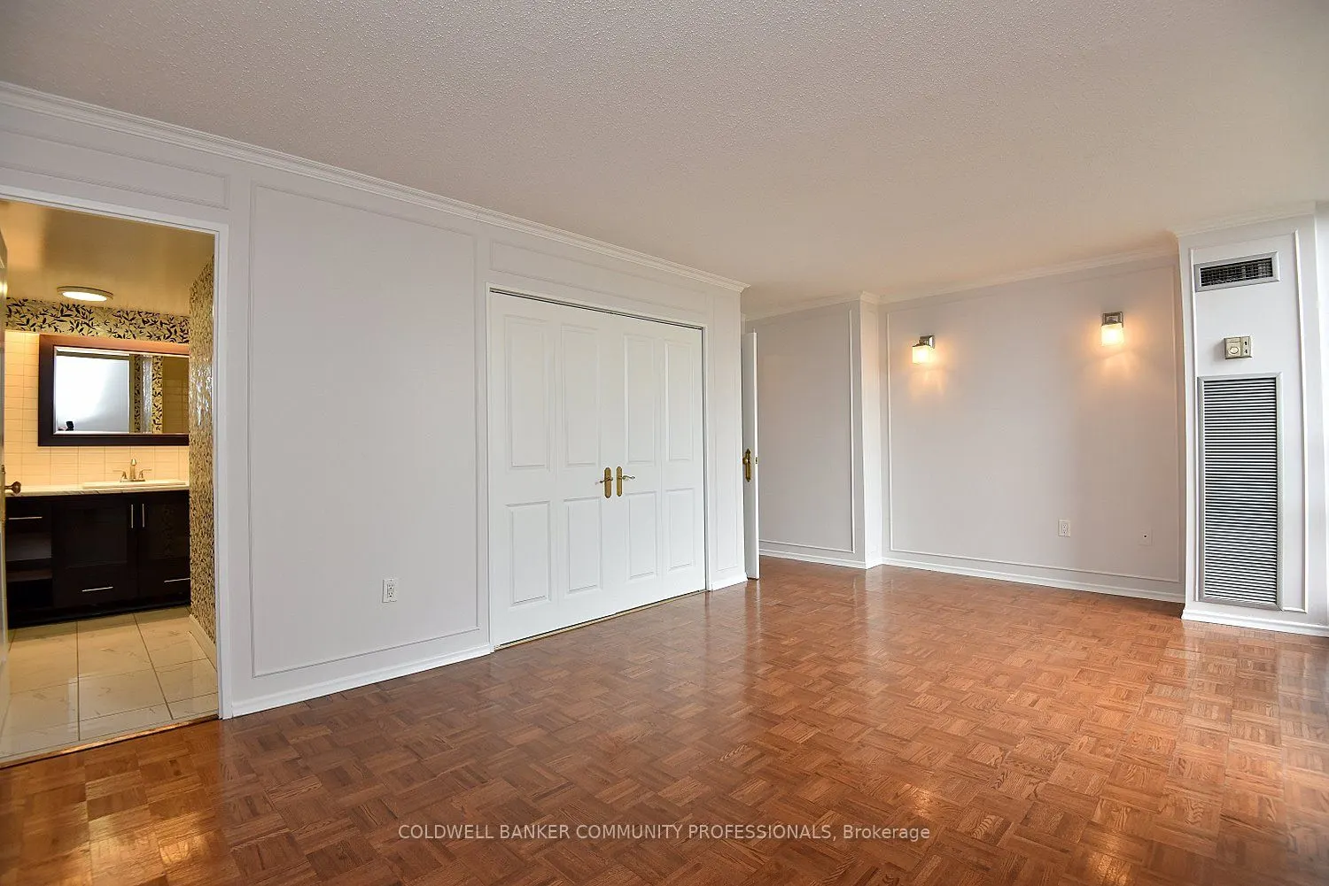 222 Jackson Street W, #606