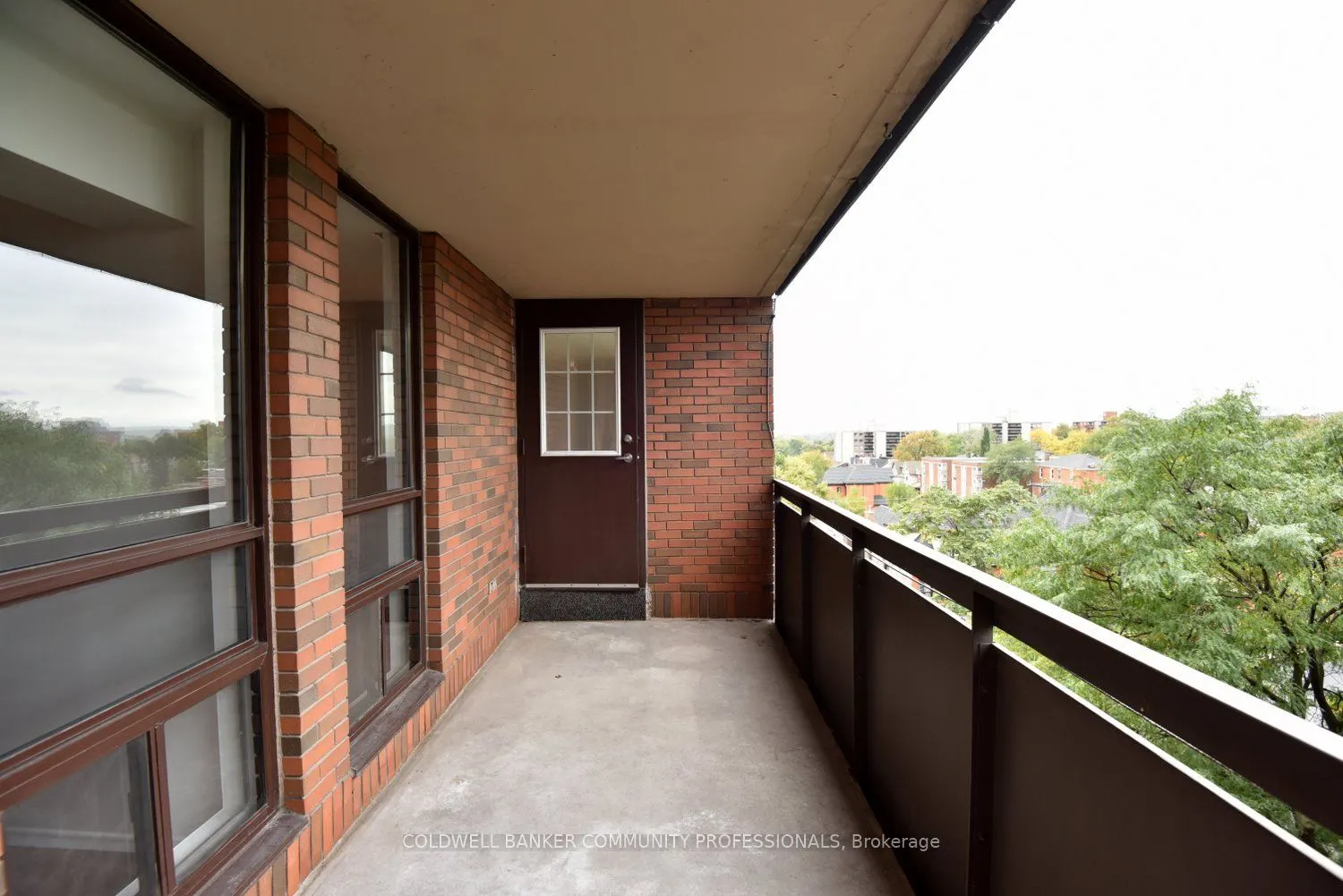 222 Jackson Street W, #606