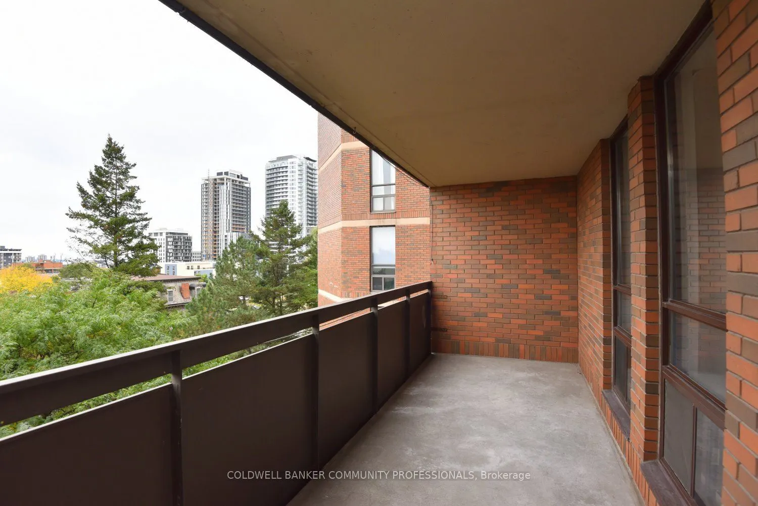 222 Jackson Street W, #606