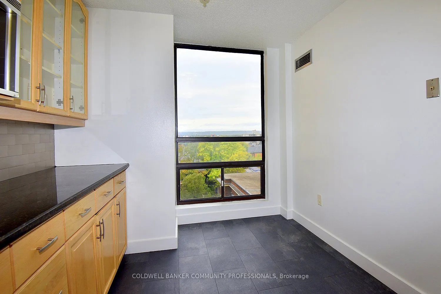 222 Jackson Street W, #606