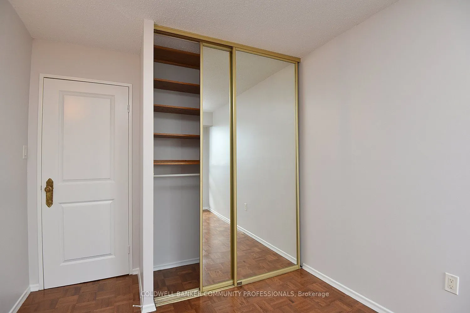 222 Jackson Street W, #606