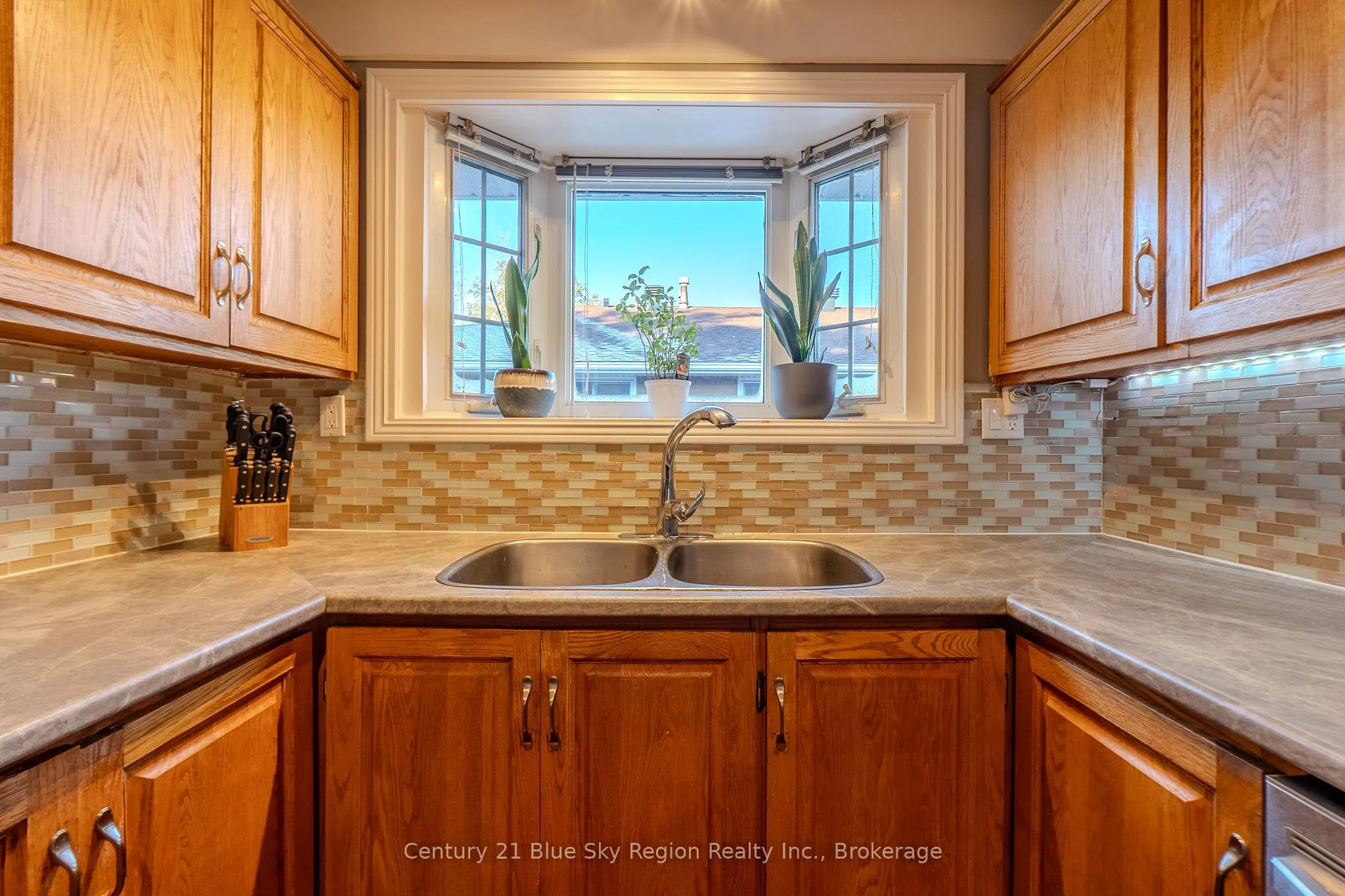 859 Tackaberry Drive