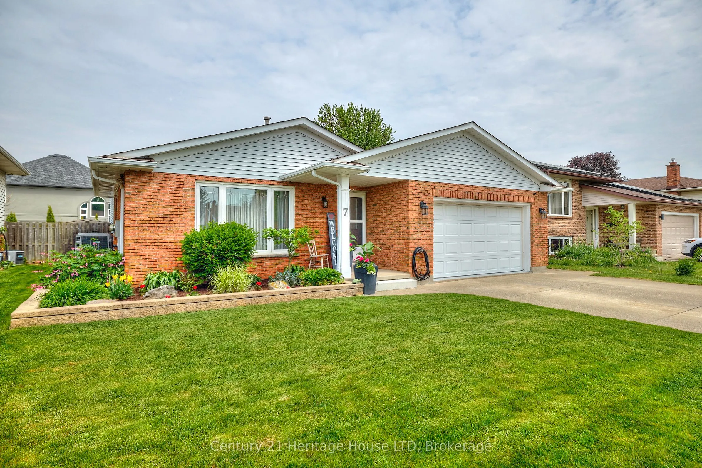 7 HUNTINGTON Lane