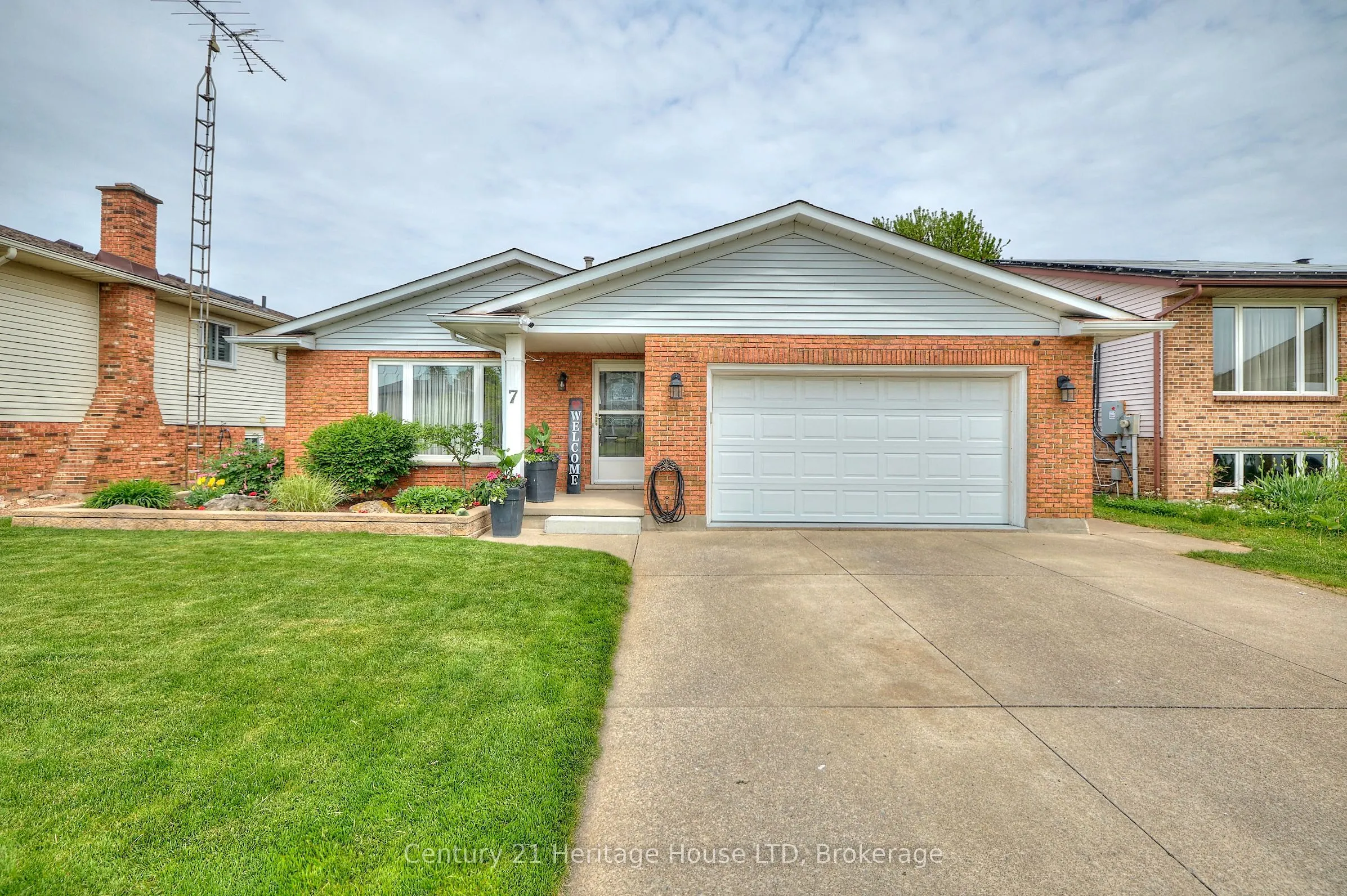 7 HUNTINGTON Lane