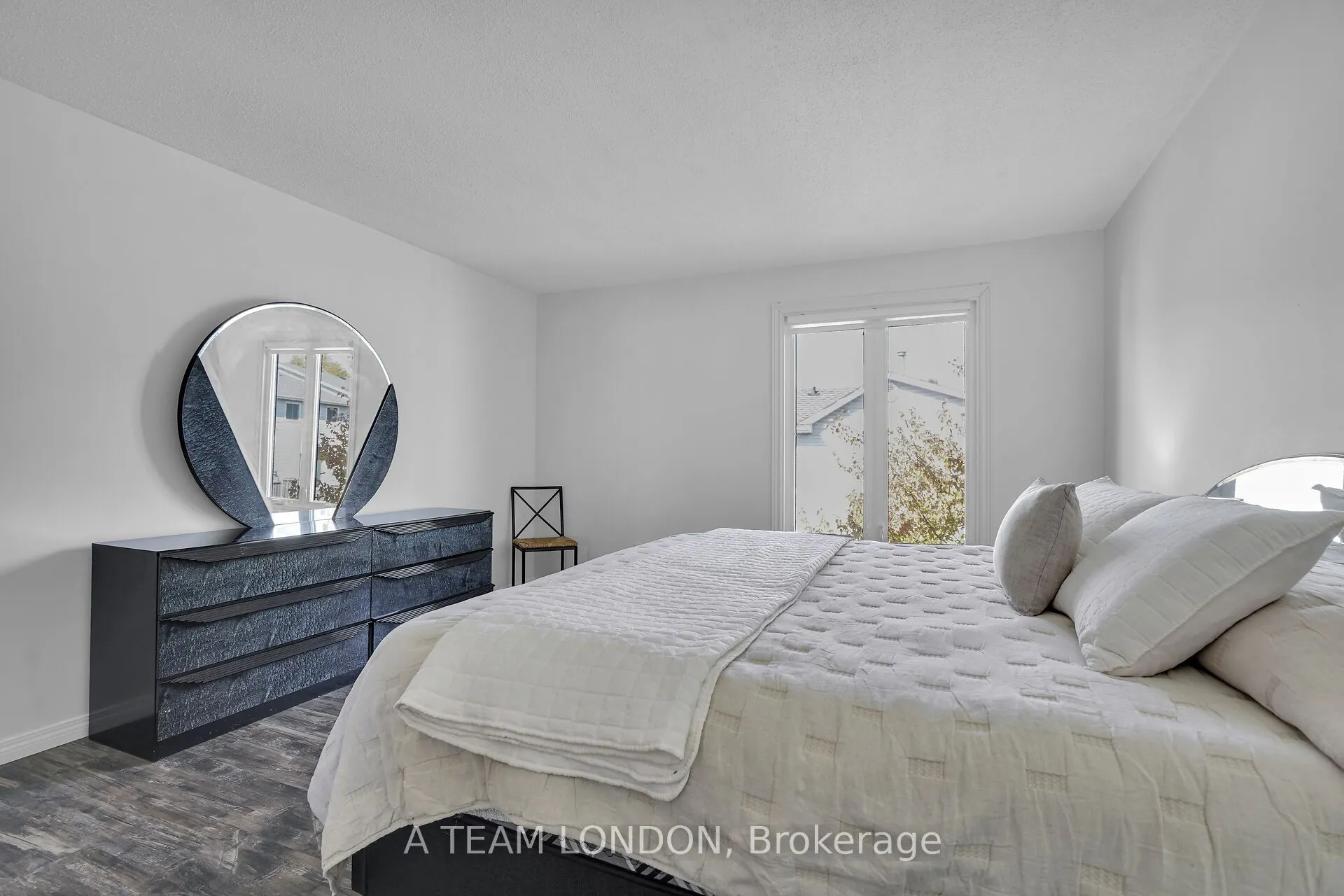 120 Centre Street, #82