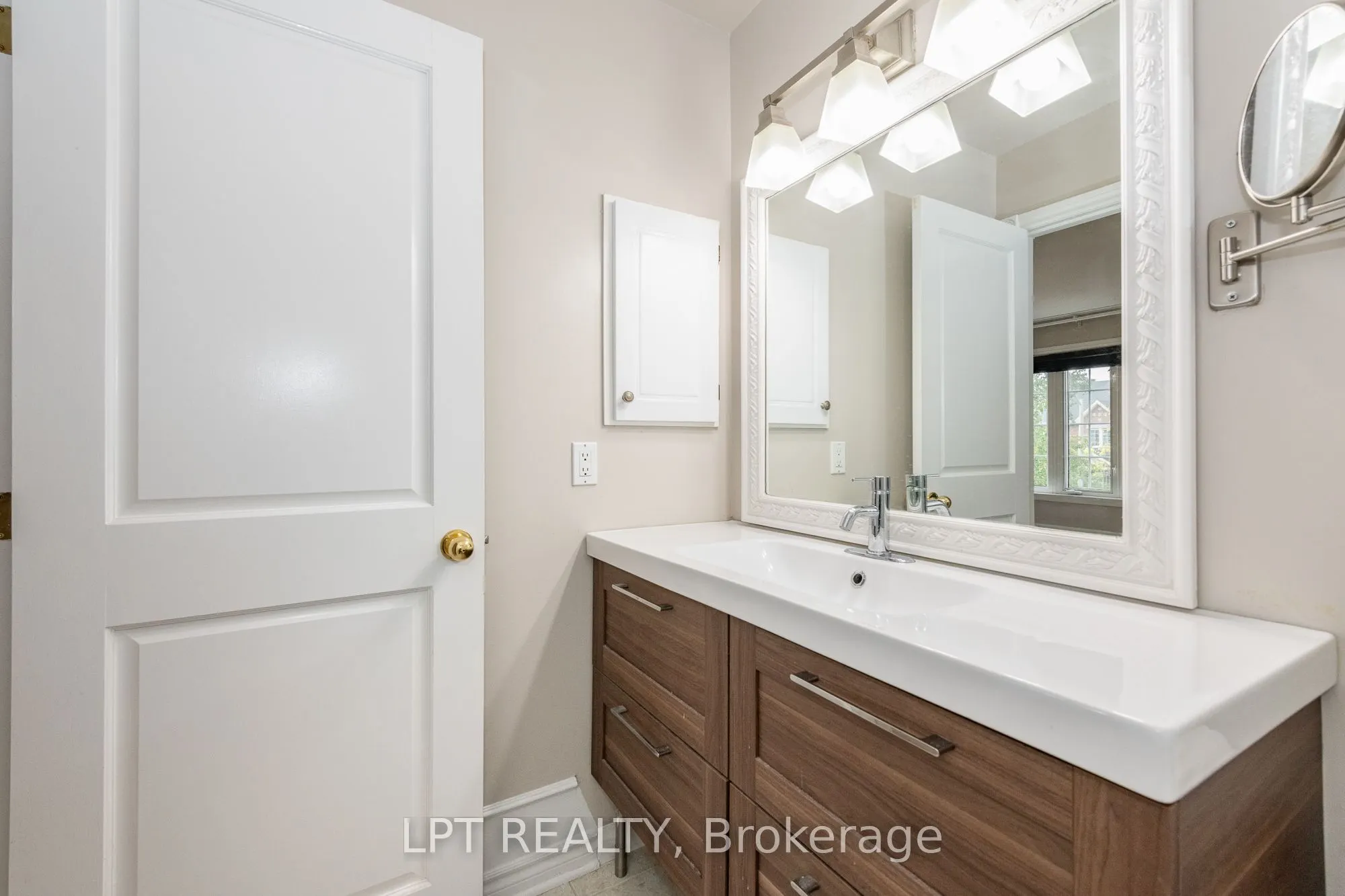 805 Schooner Crescent