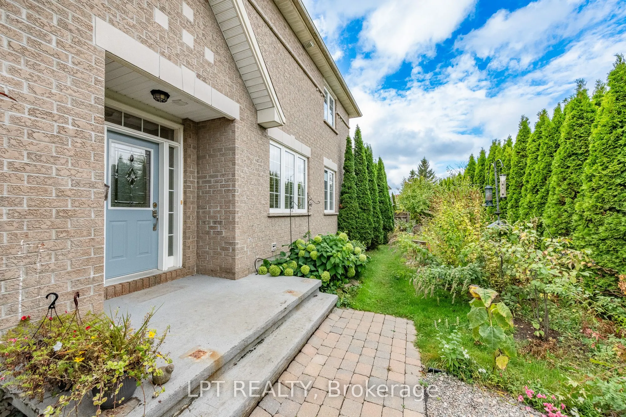 805 Schooner Crescent