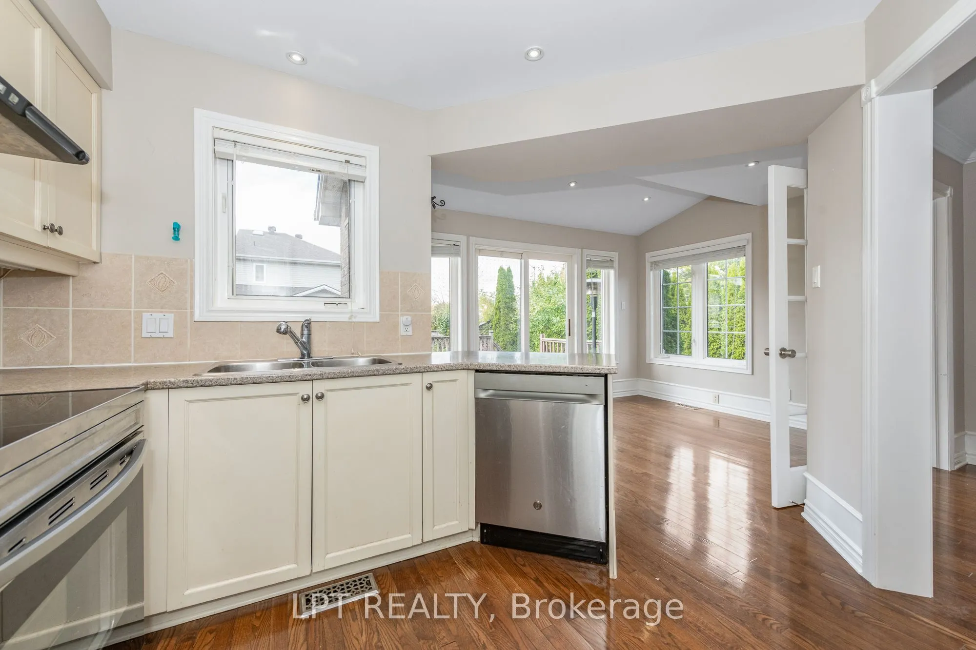 805 Schooner Crescent