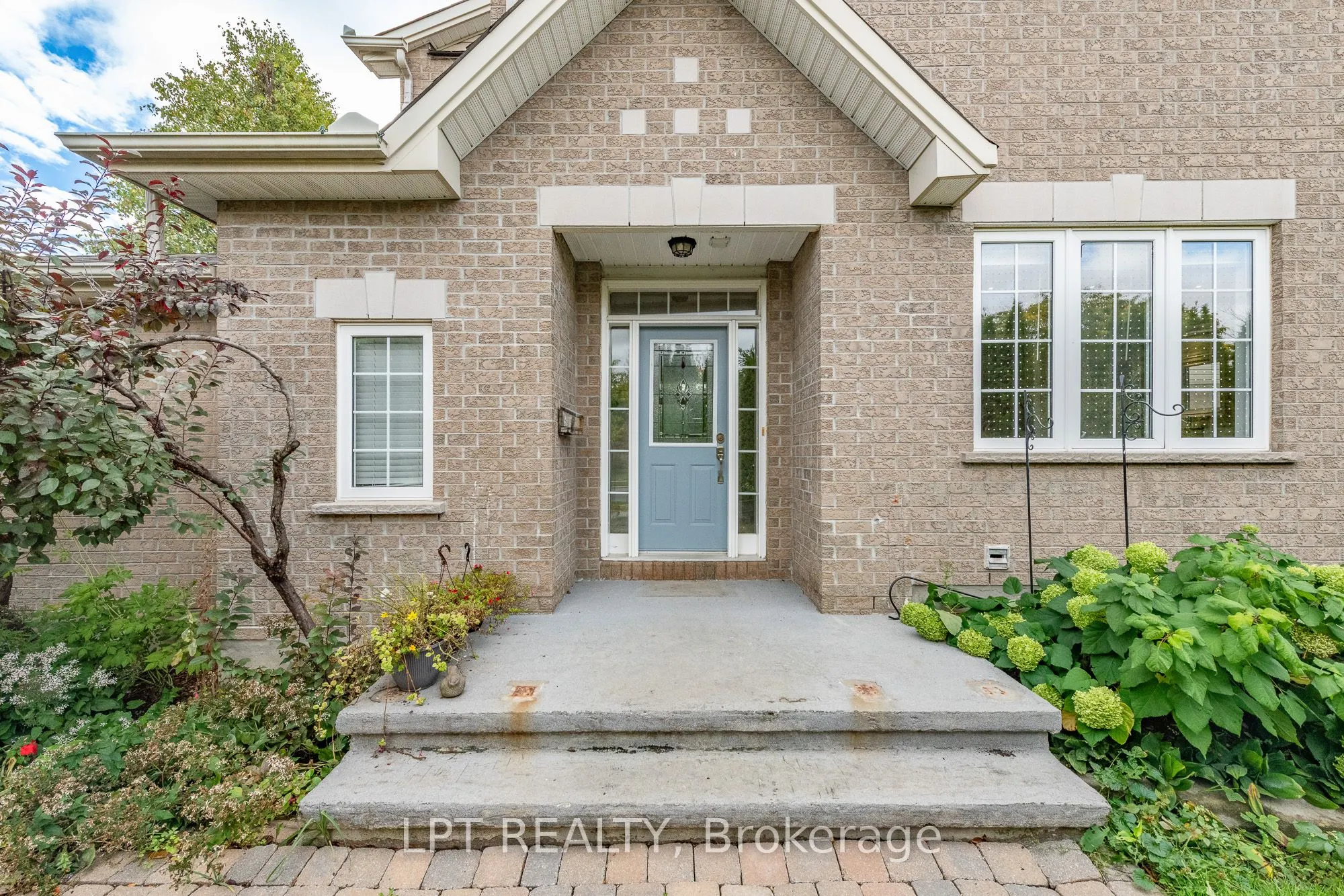805 Schooner Crescent