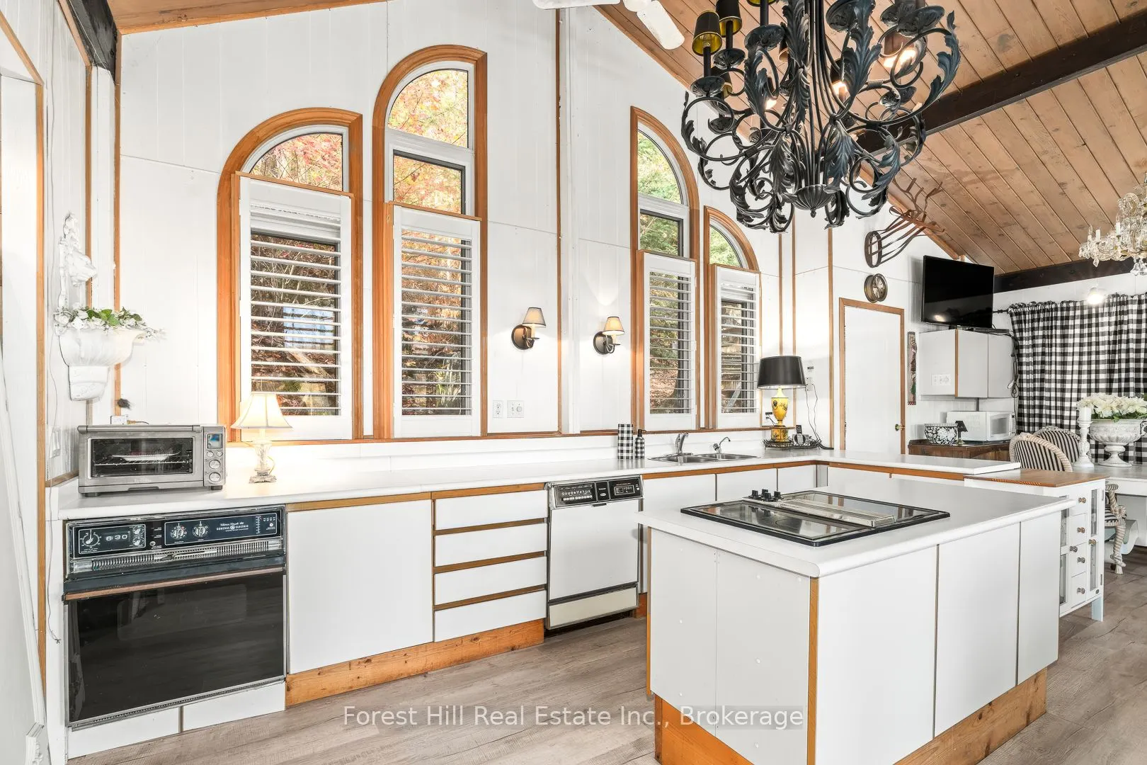 1187 Ivy Lane