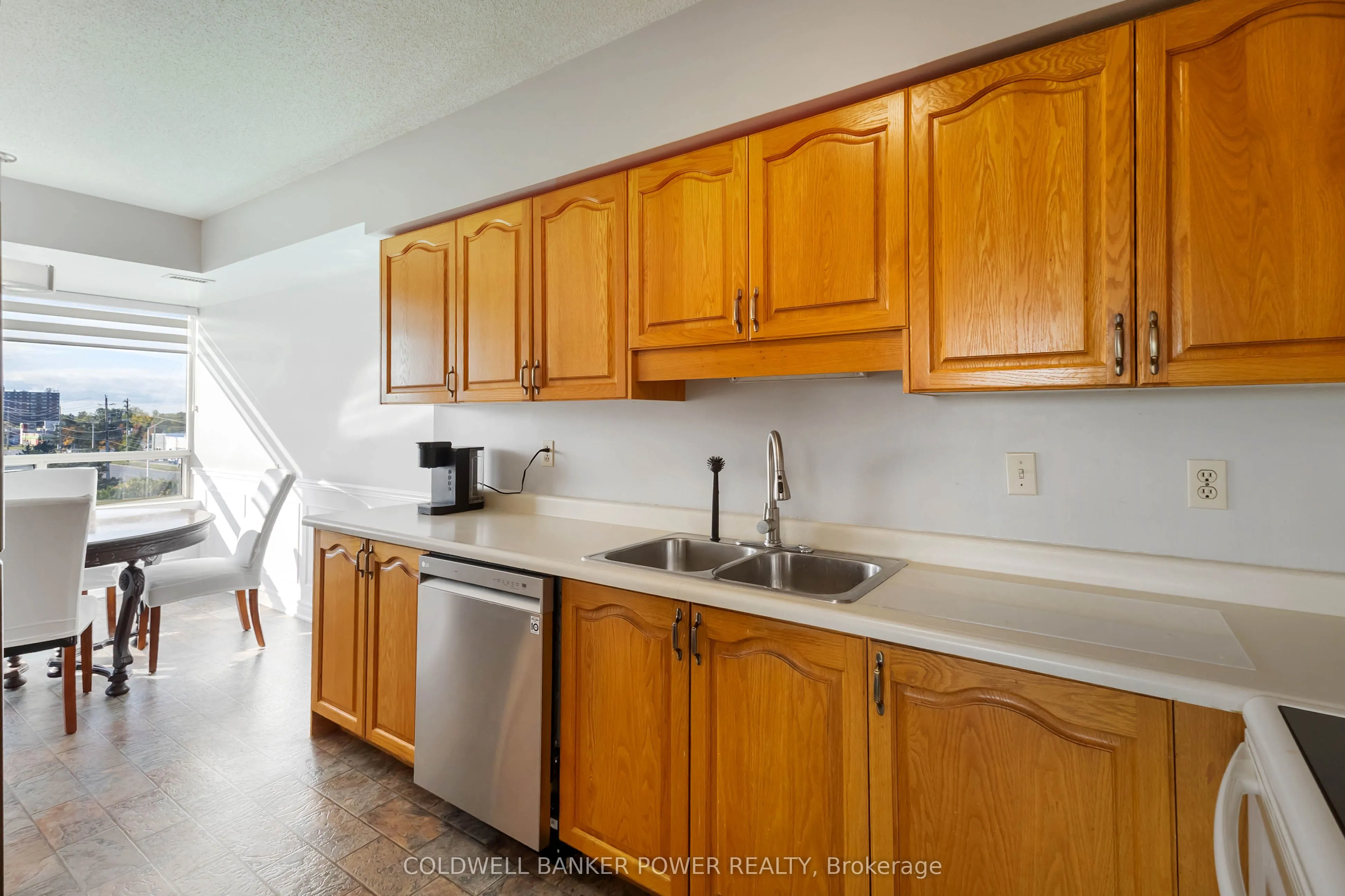 744 Wonderland Road S, #606