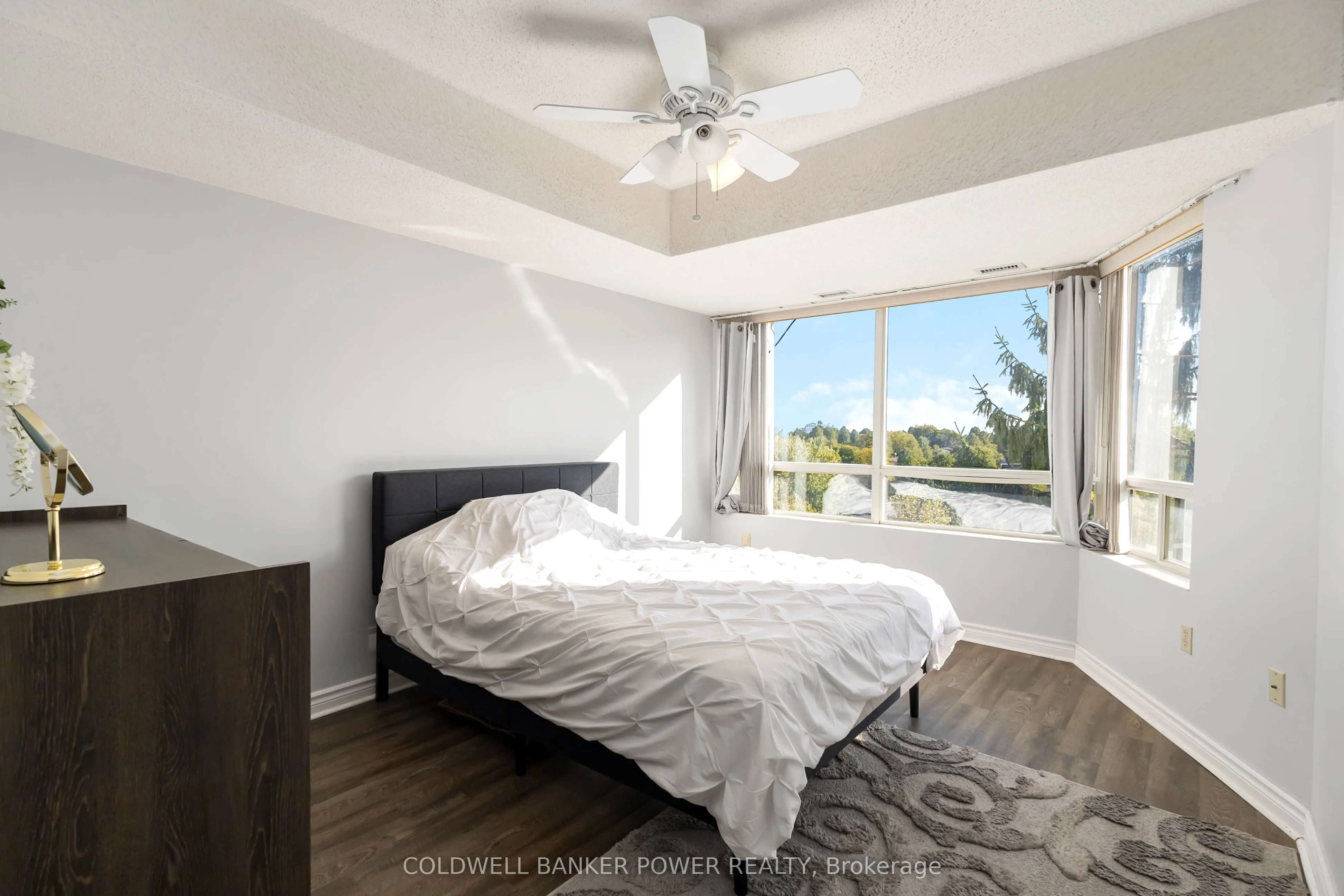 744 Wonderland Road S, #606