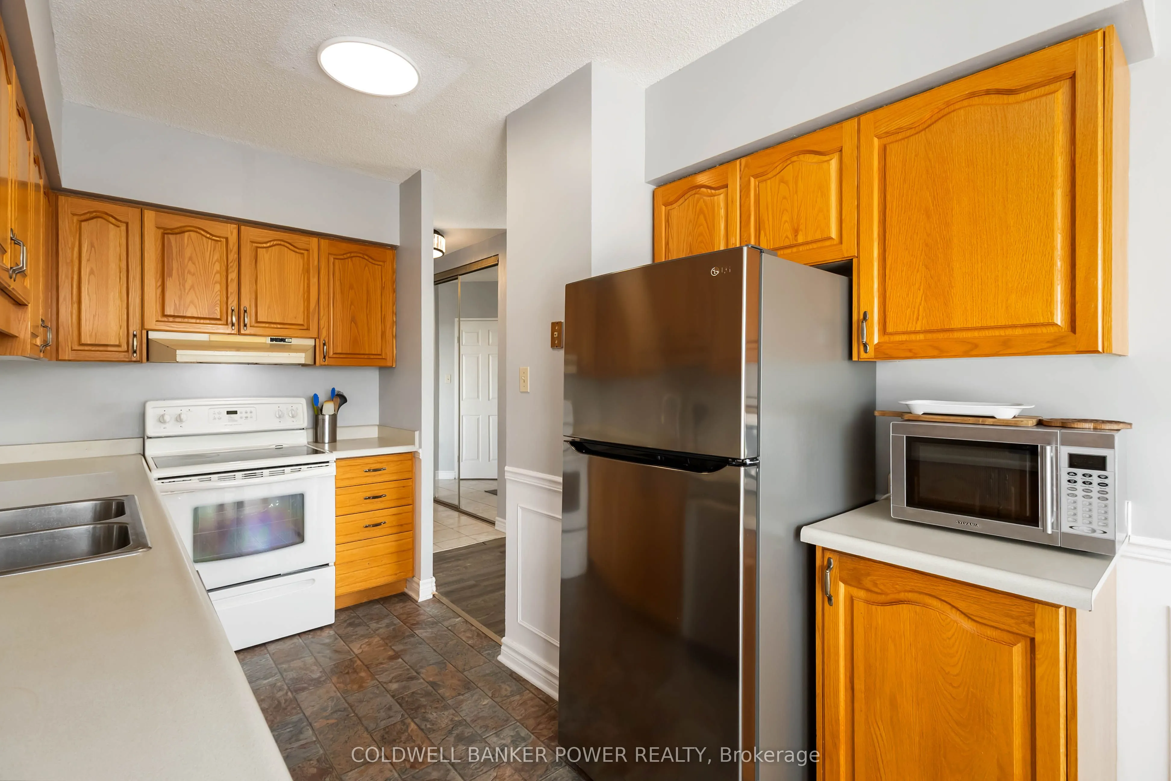 744 Wonderland Road S, #606